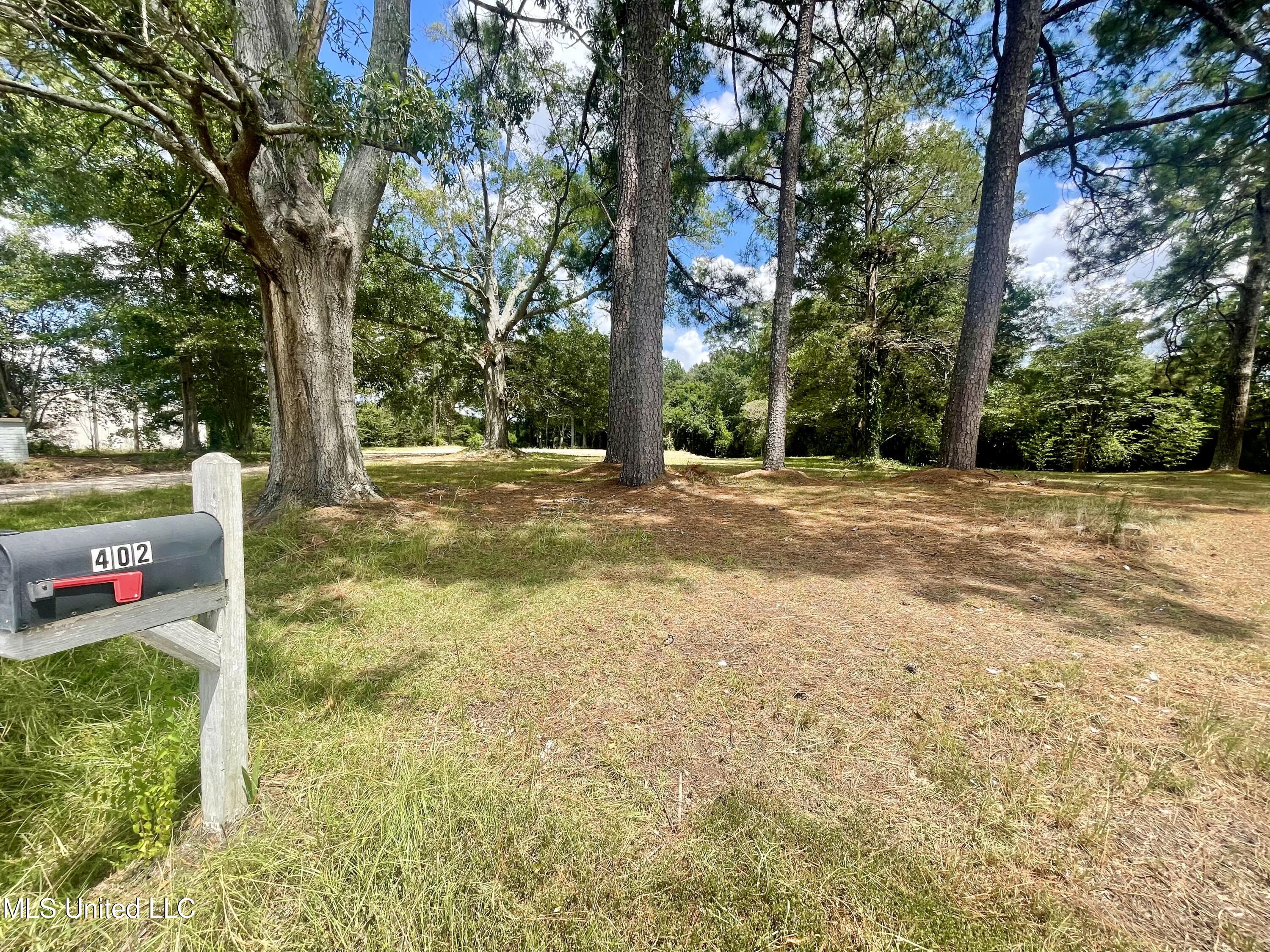 402 Drury Lane Property Photo 3