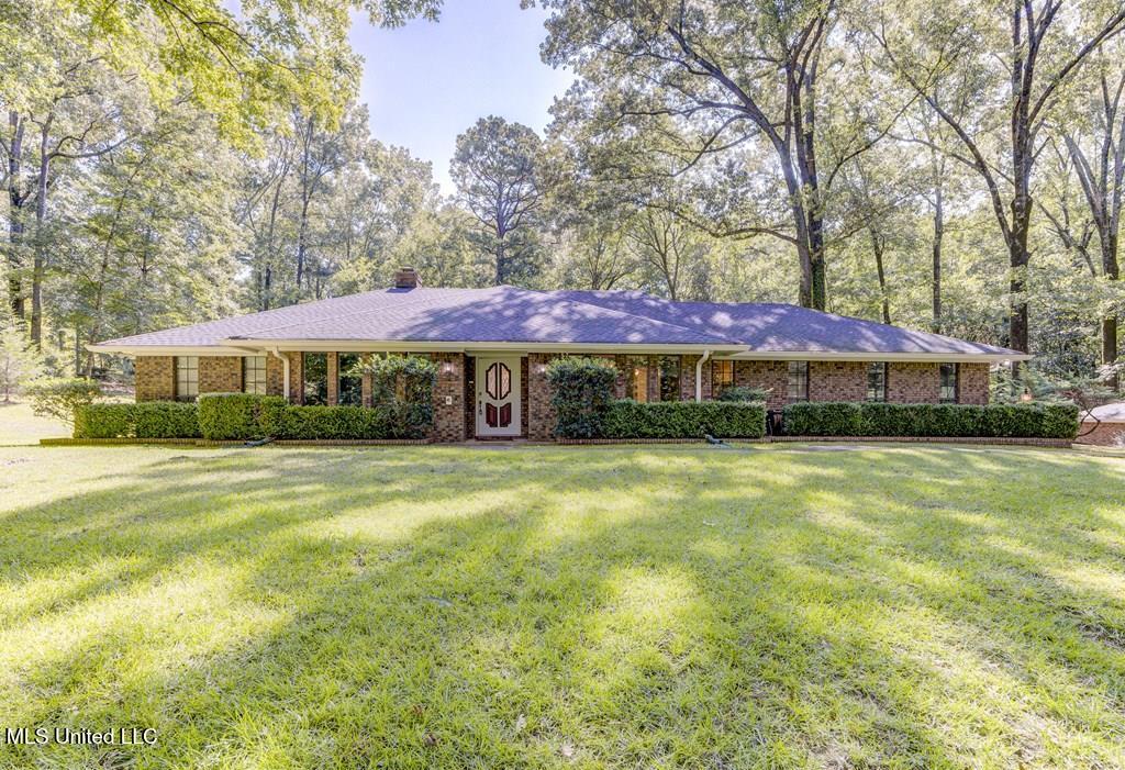 105 Robinhood Road Property Photo 1