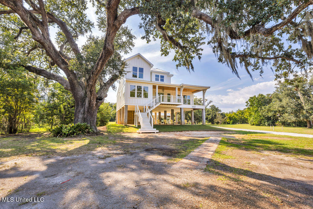 642 N Beach Boulevard Property Photo 4