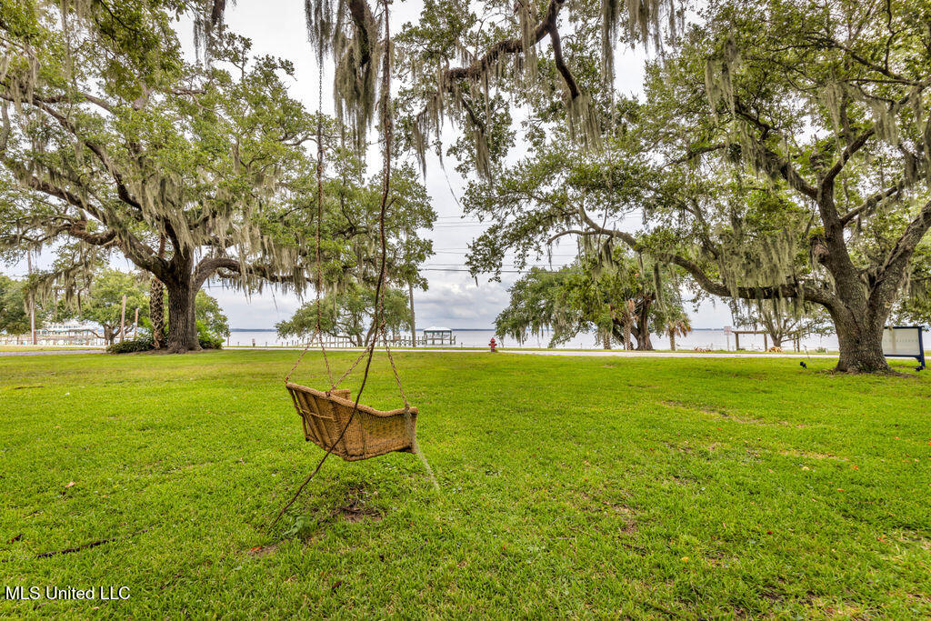 642 N Beach Boulevard Property Photo 12