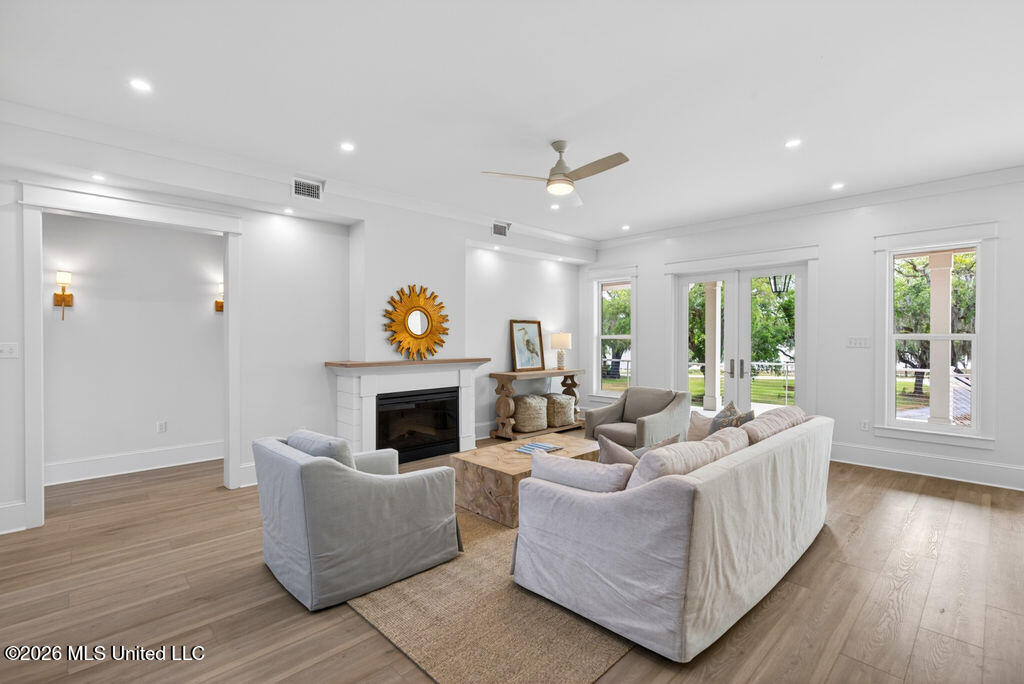642 N Beach Boulevard Property Photo 14