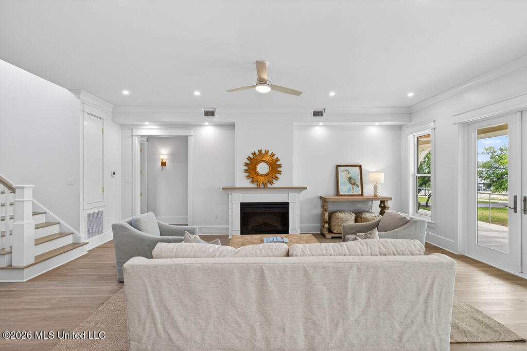 642 N Beach Boulevard Property Photo 17