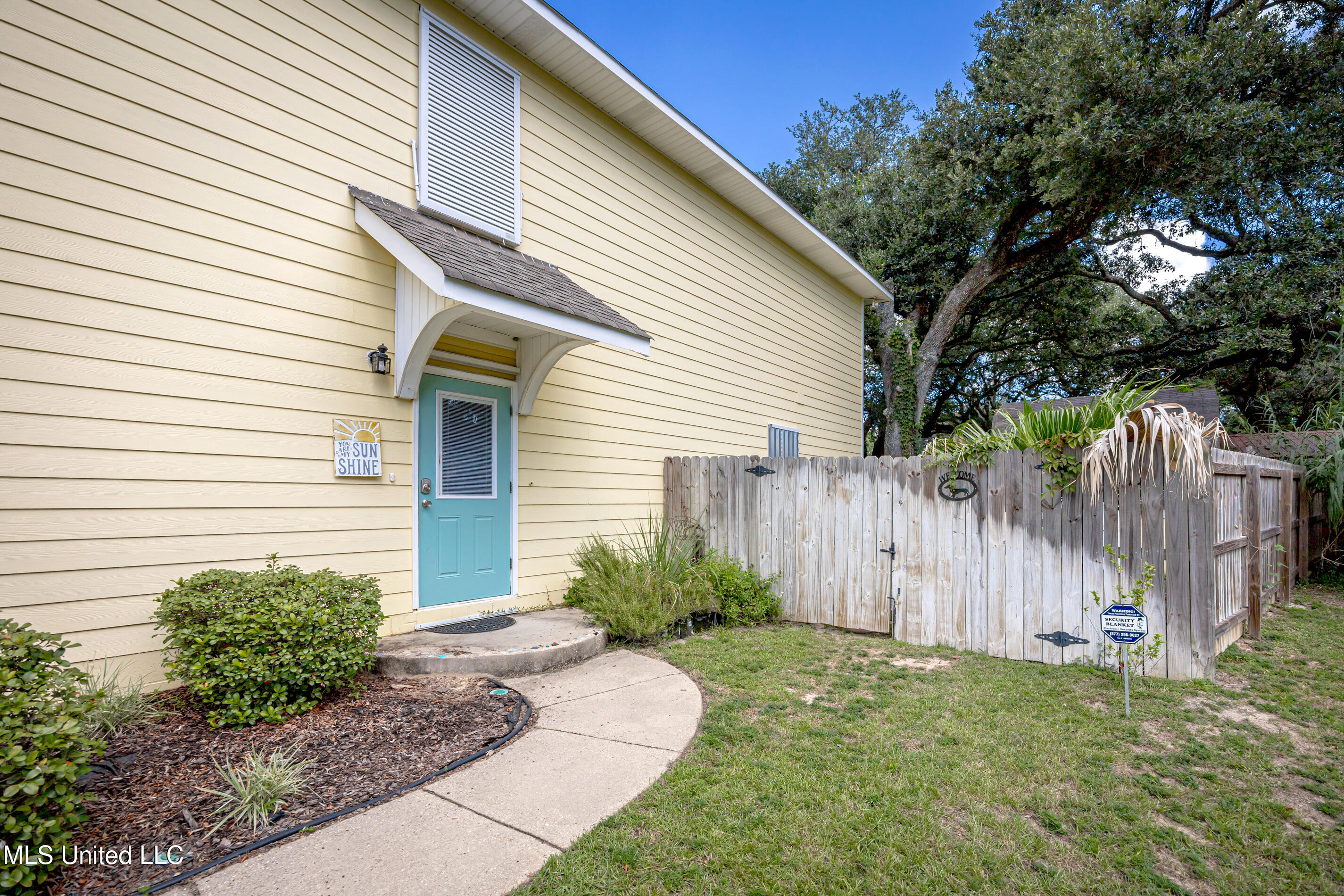 1457 Georgia Place Property Photo 4