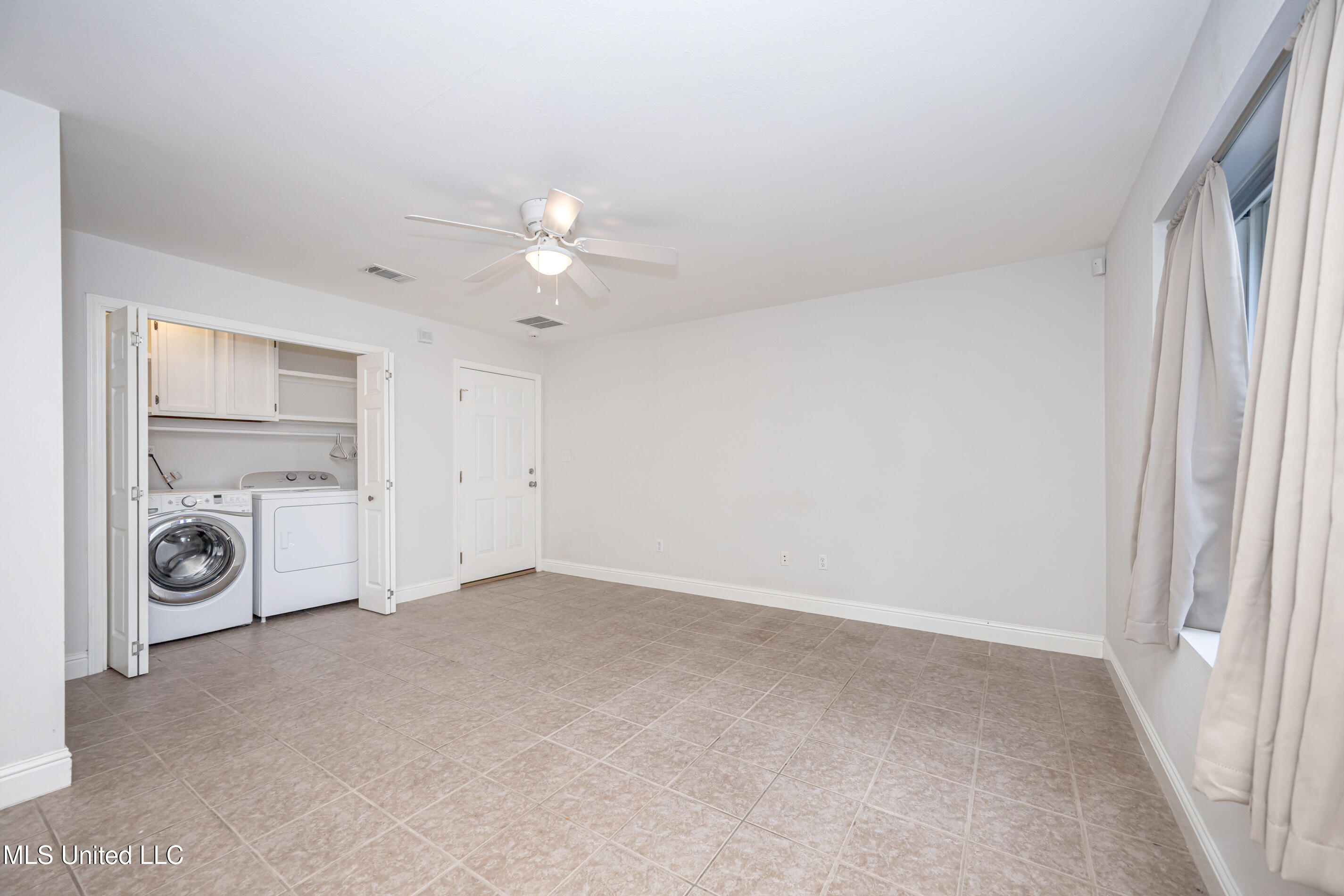 1457 Georgia Place Property Photo 9