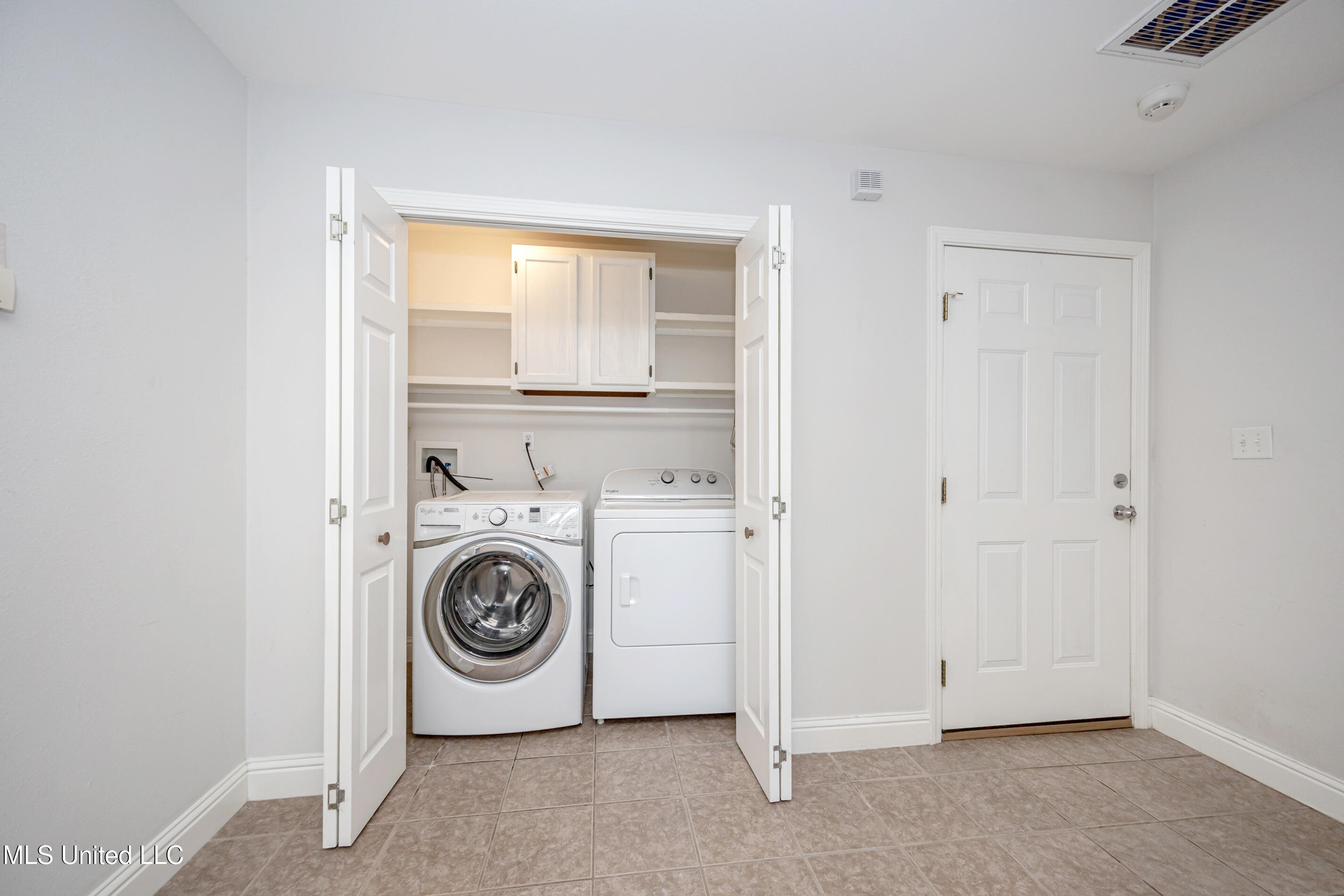 1457 Georgia Place Property Photo 10