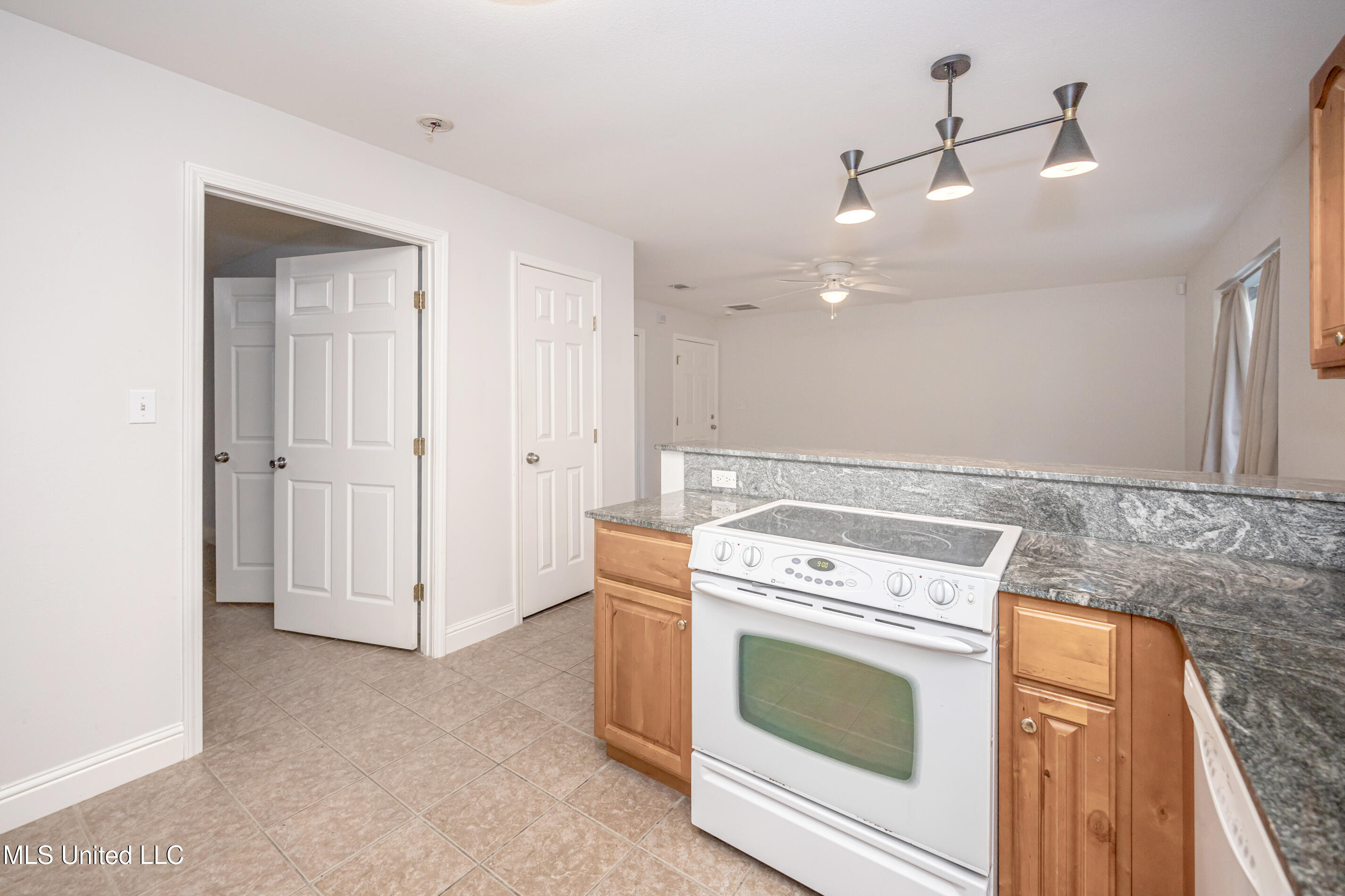 1457 Georgia Place Property Photo 16