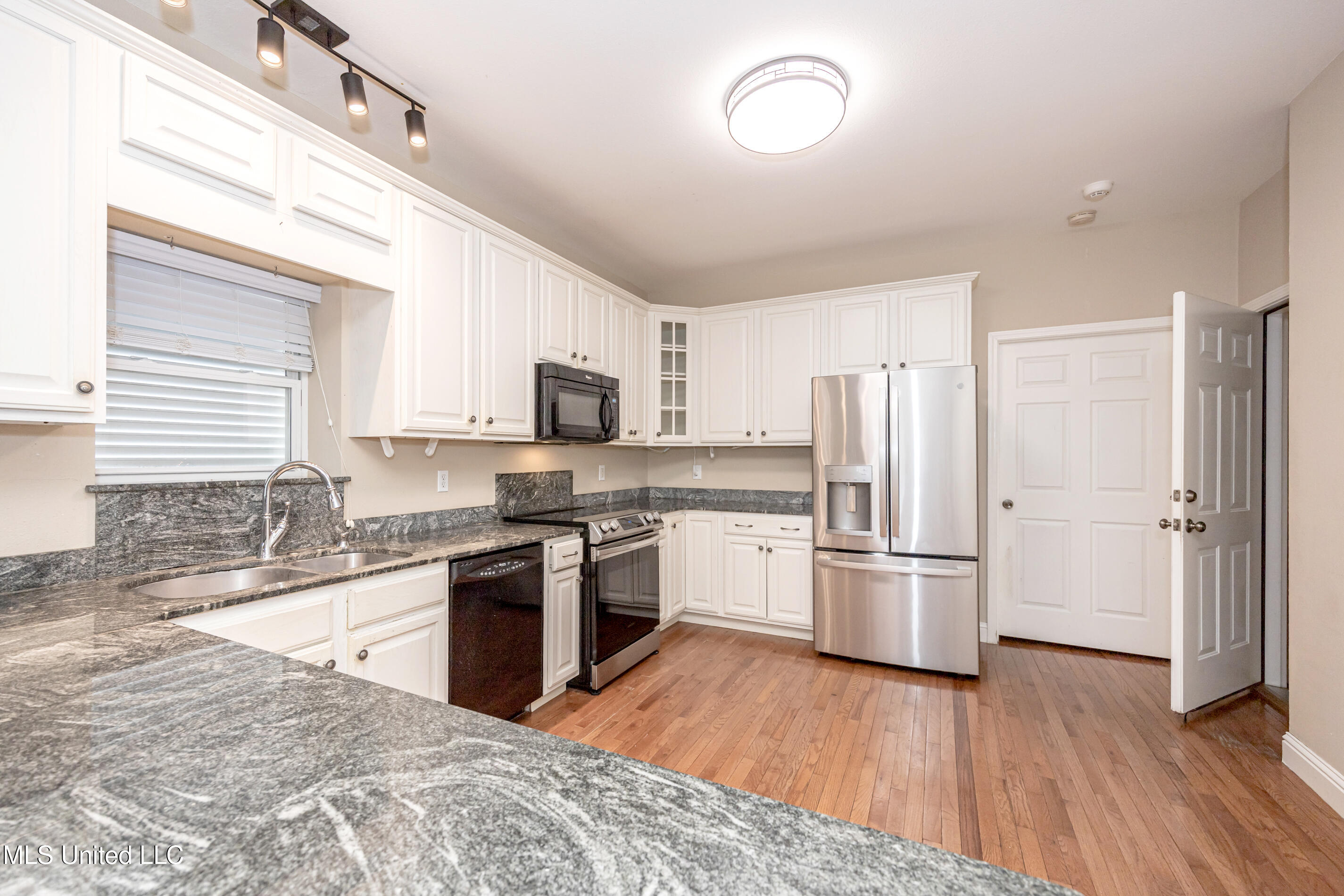 1457 Georgia Place Property Photo 38