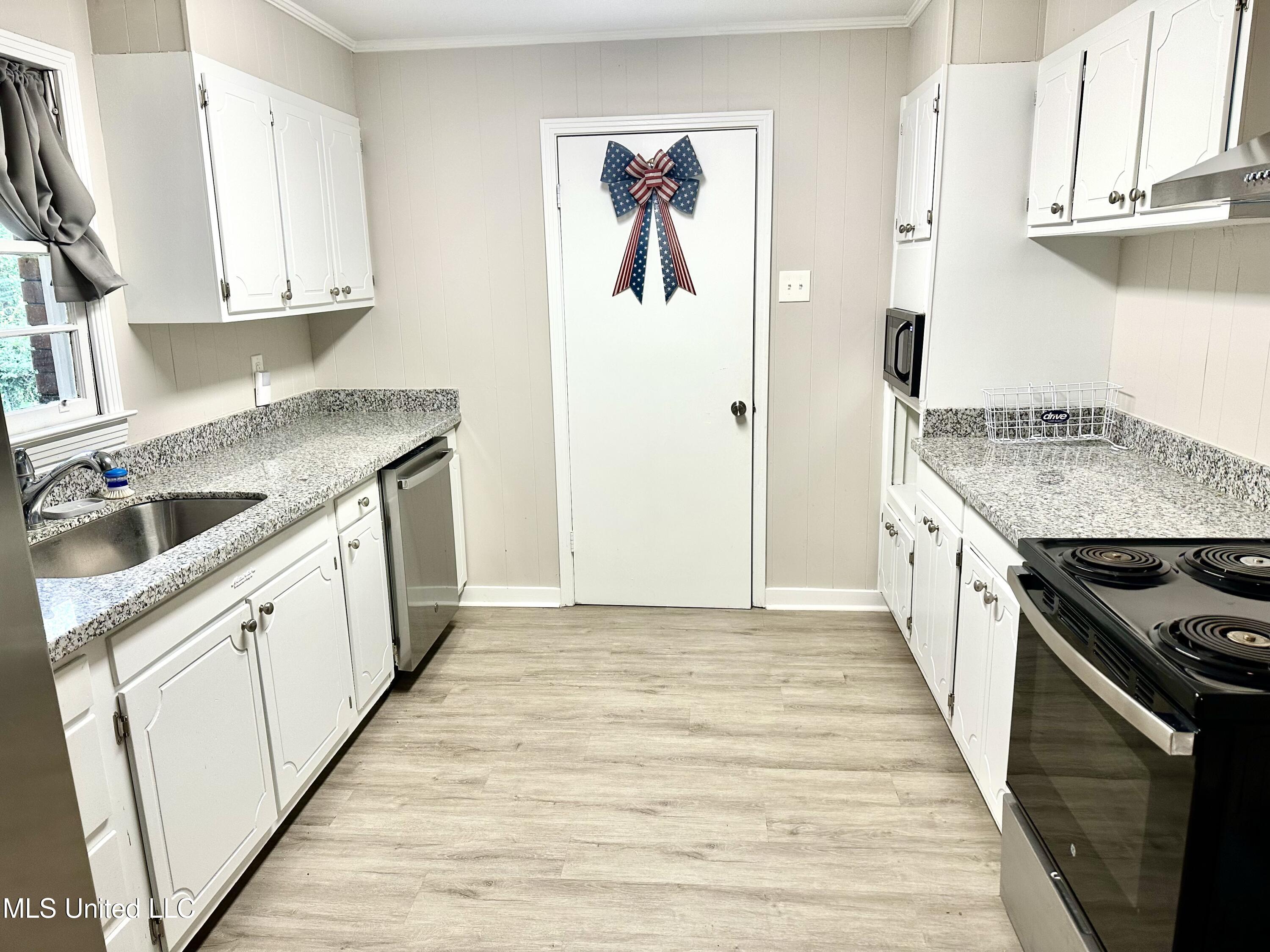 715 Ann Street Property Photo 2