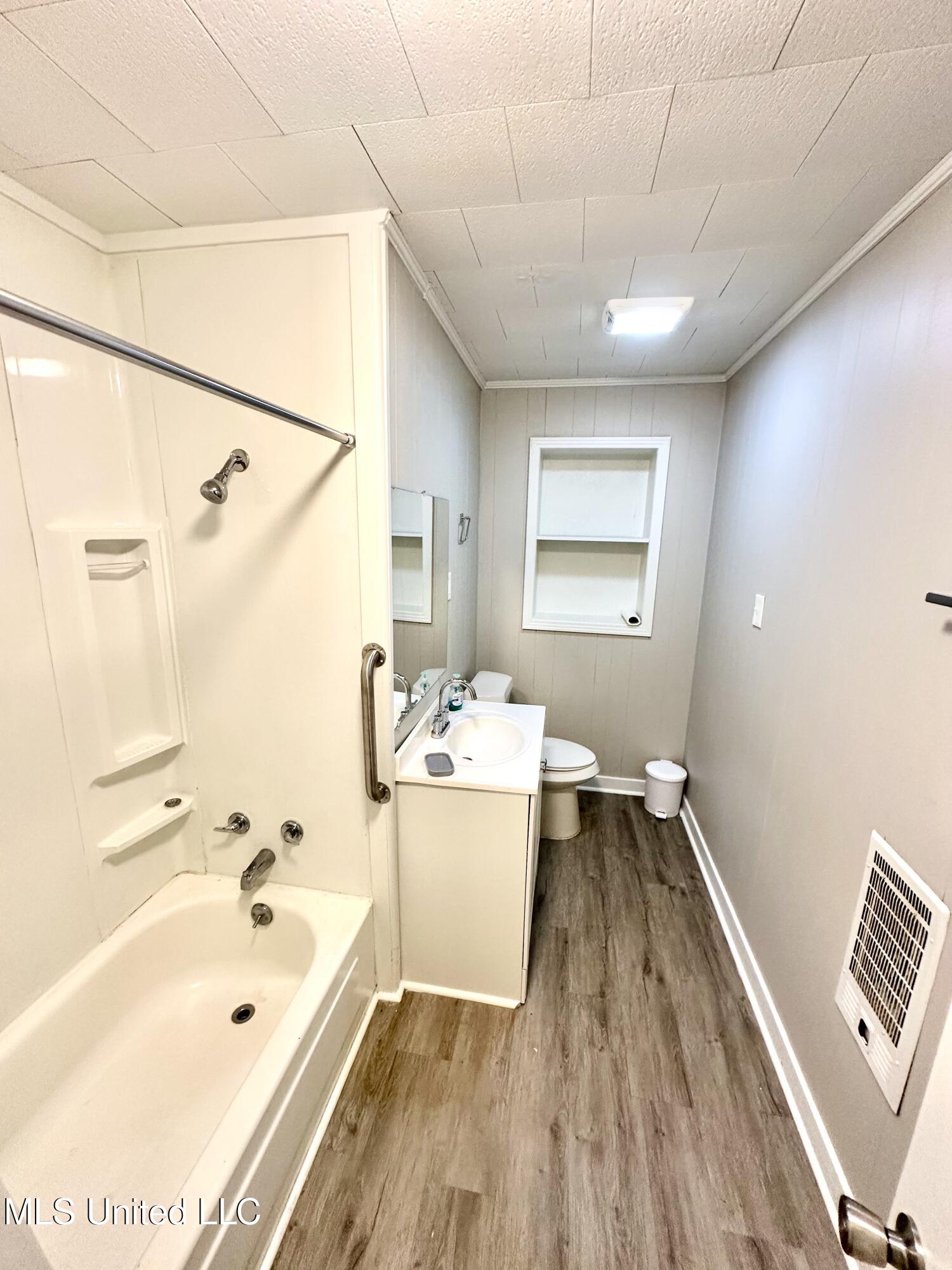 715 Ann Street Property Photo 4