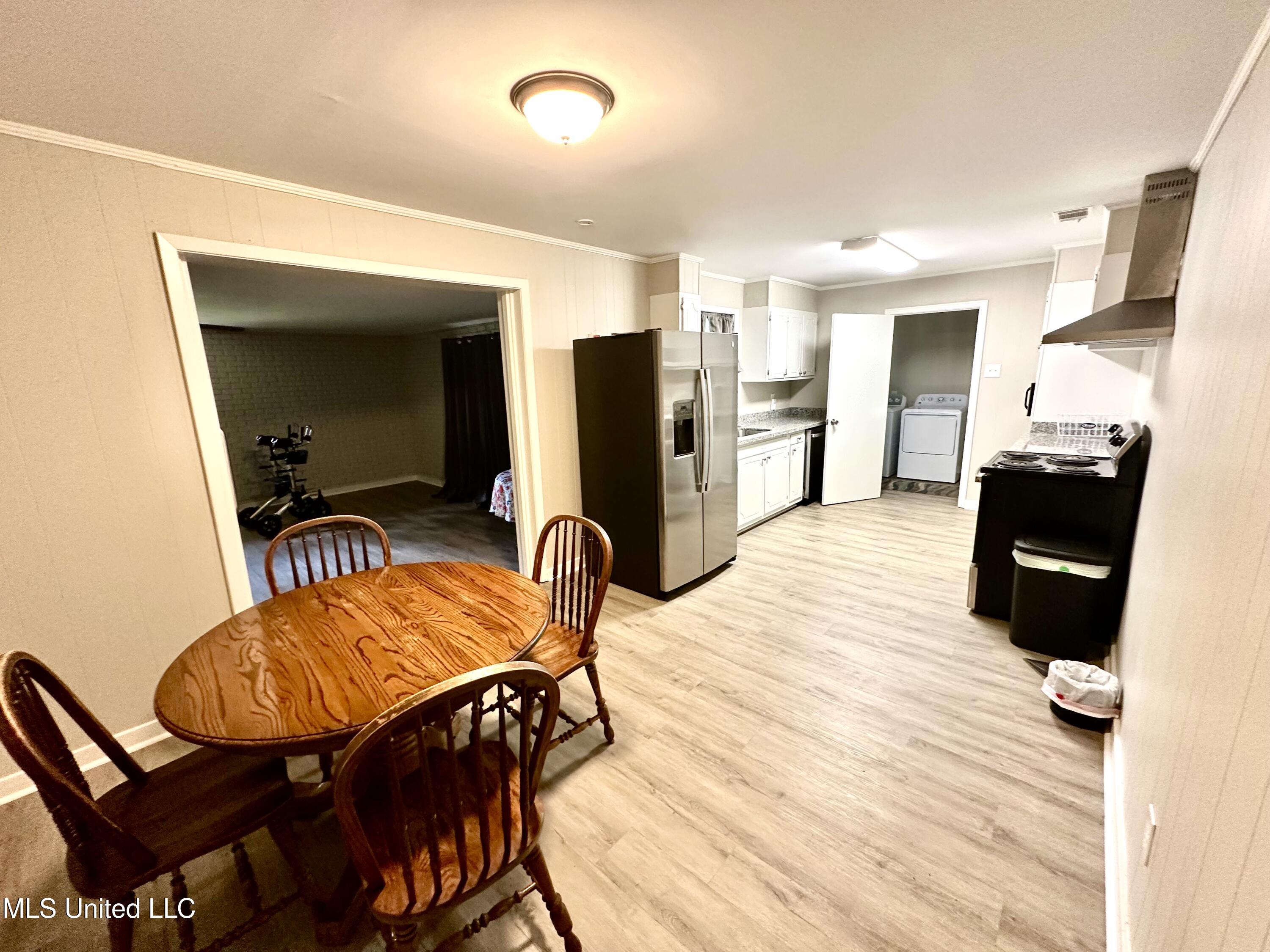 715 Ann Street Property Photo 5