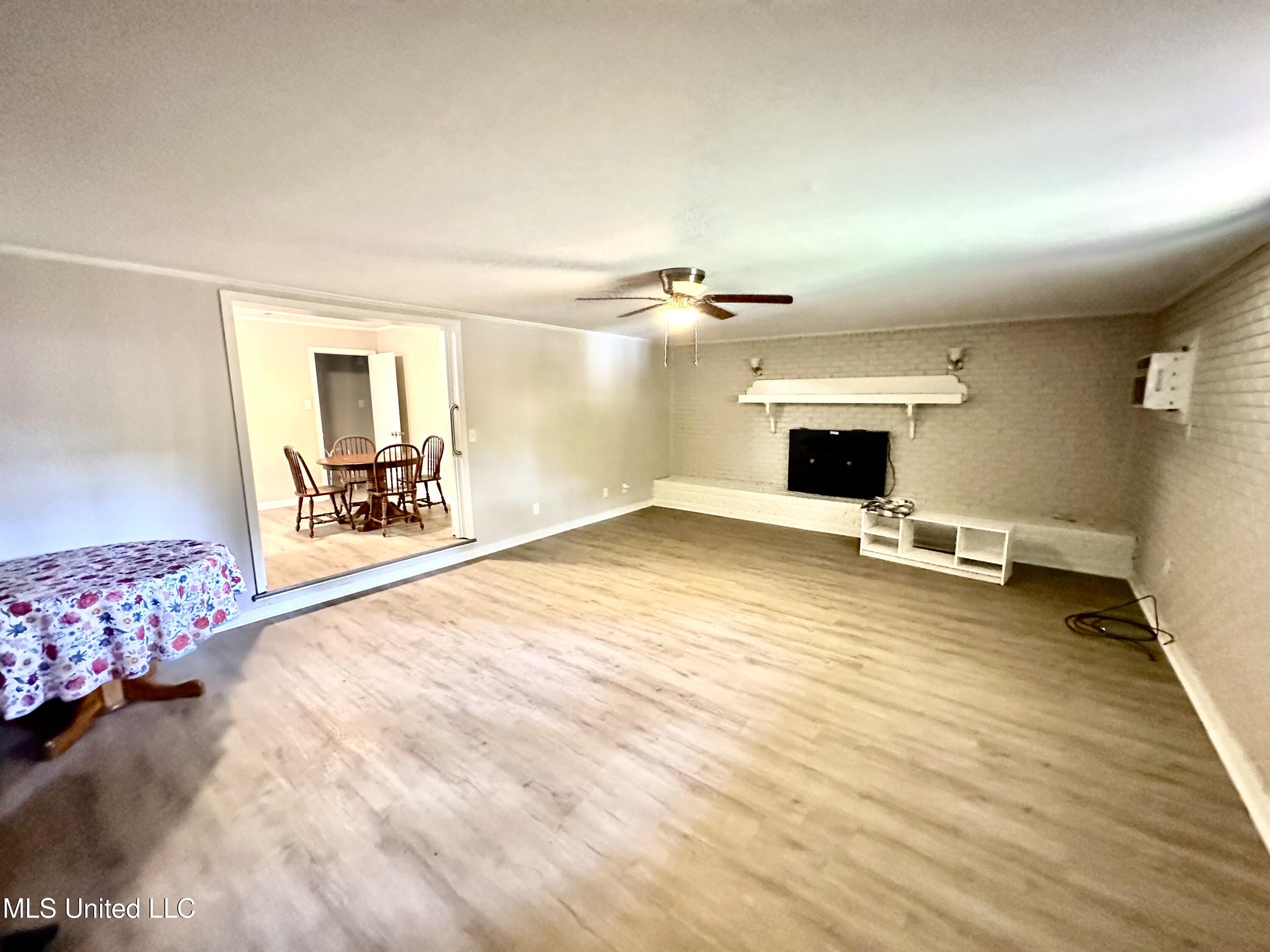 715 Ann Street Property Photo 6