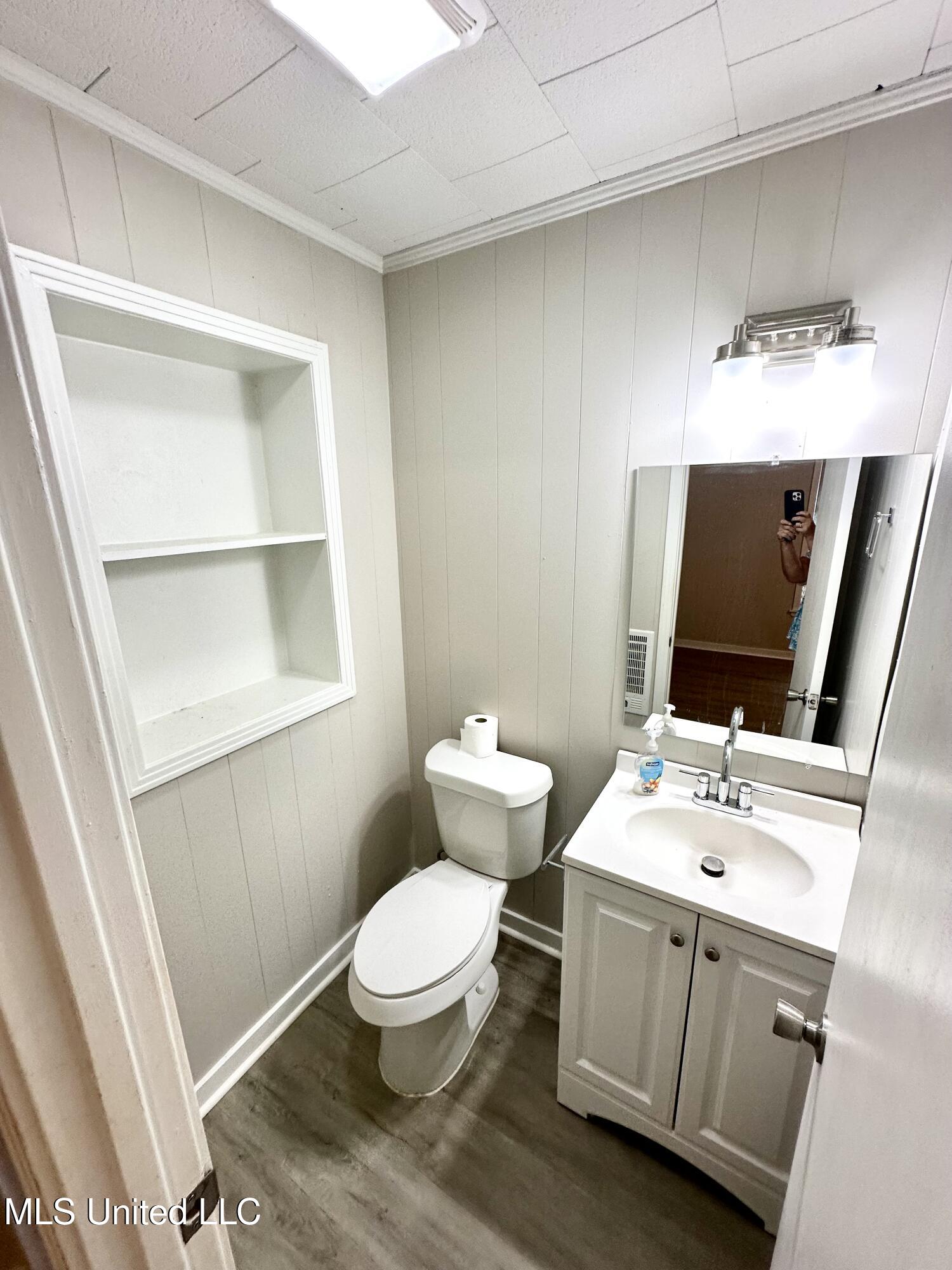 715 Ann Street Property Photo 7