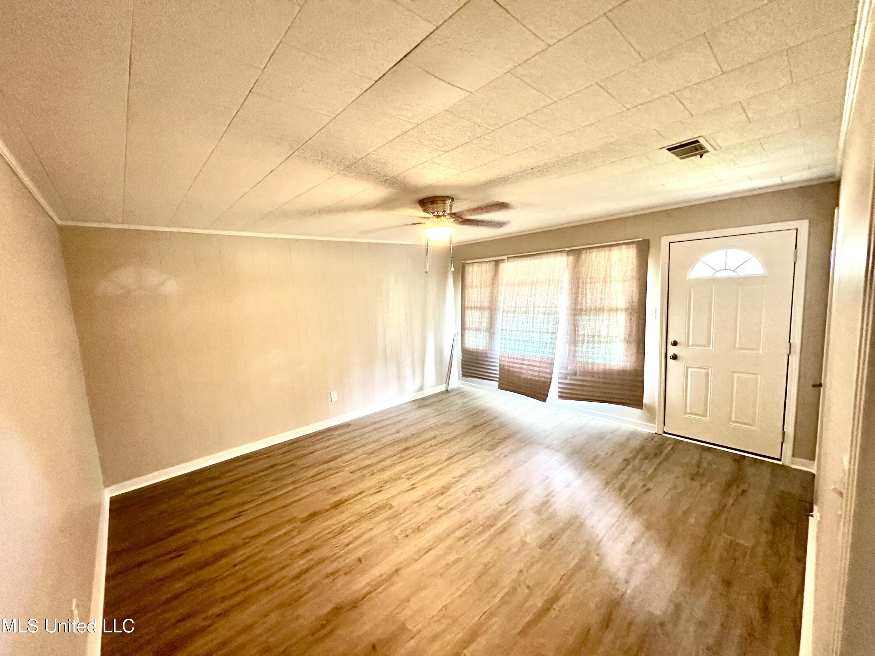 715 Ann Street Property Photo 10