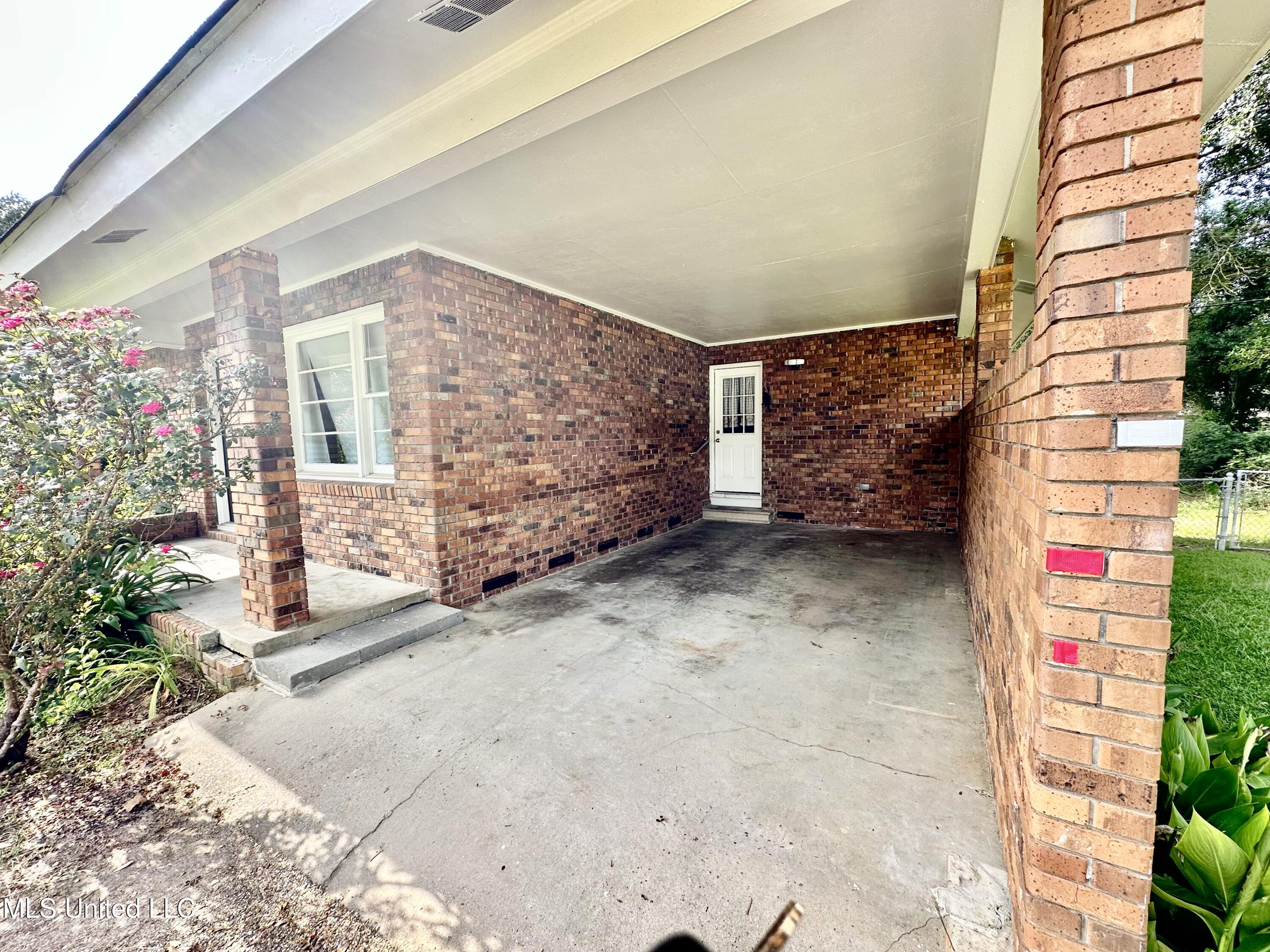 715 Ann Street Property Photo 14