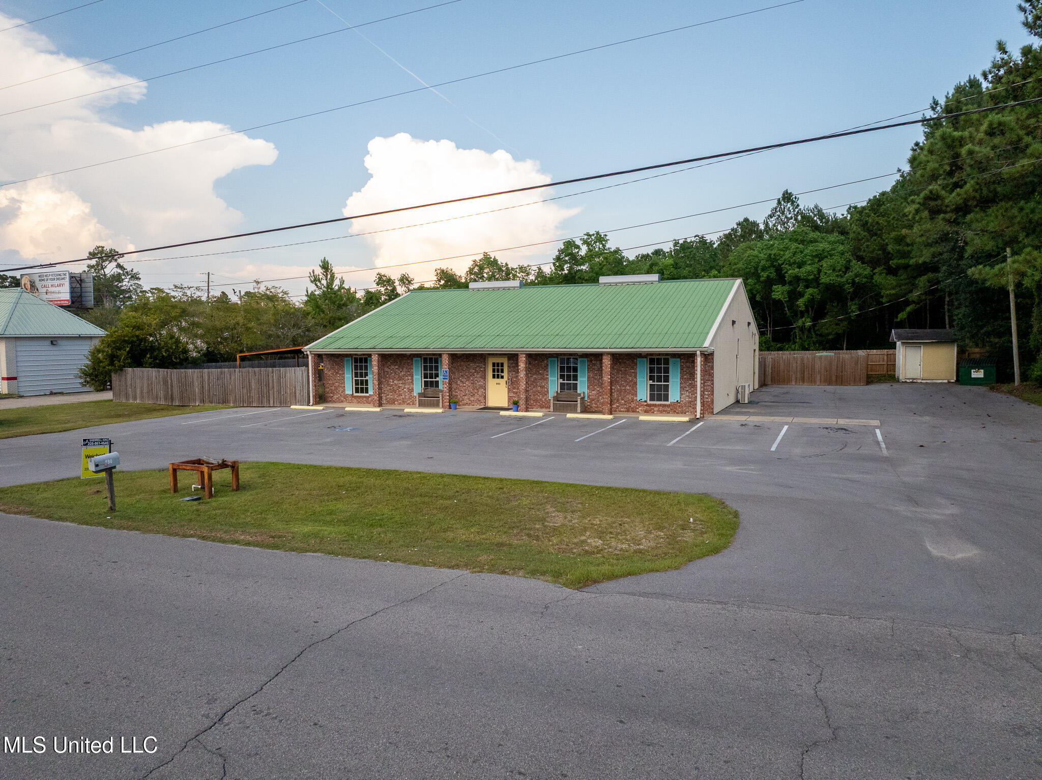 890 Vee Street Property Photo 3