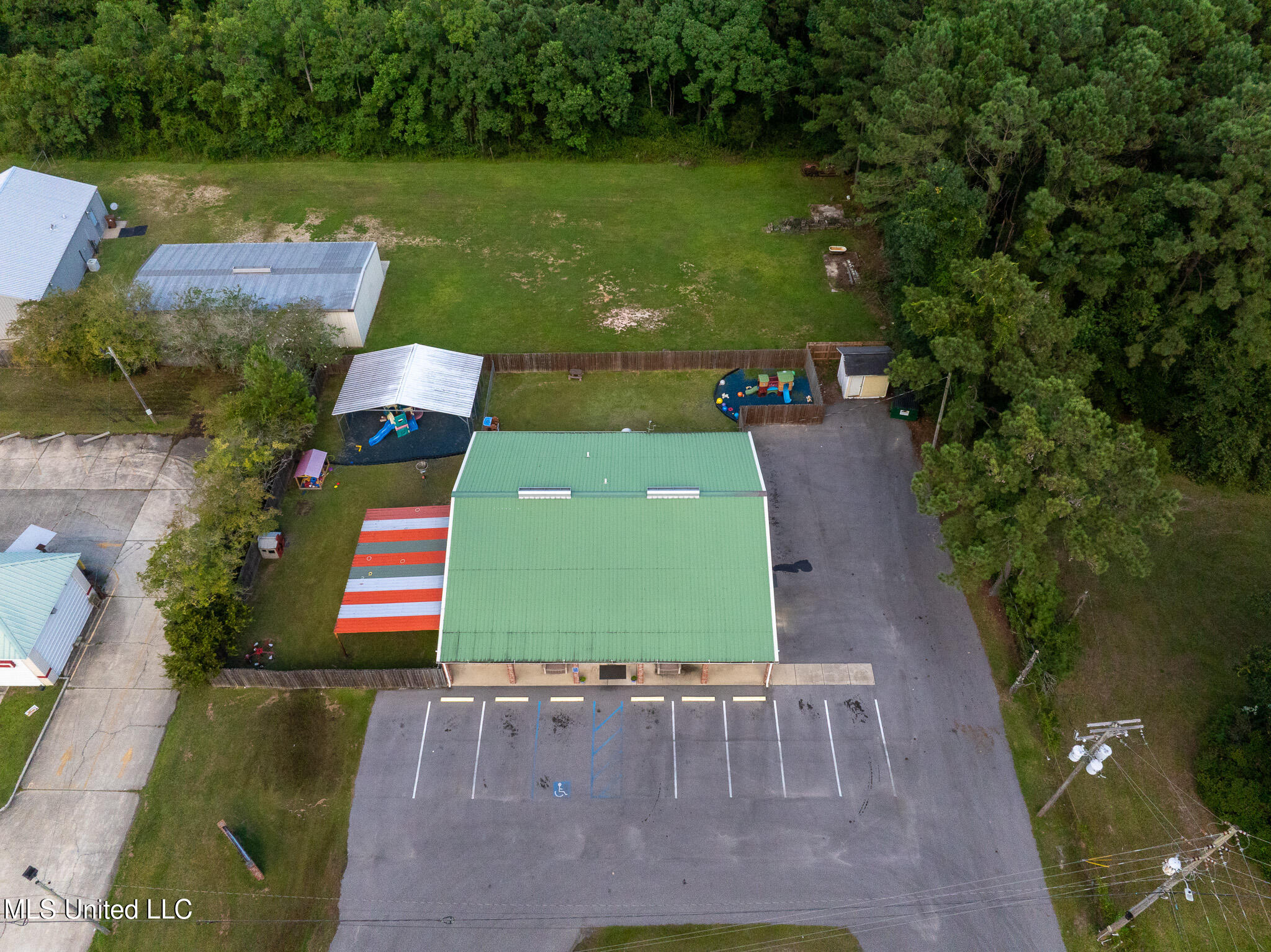 890 Vee Street Property Photo 4