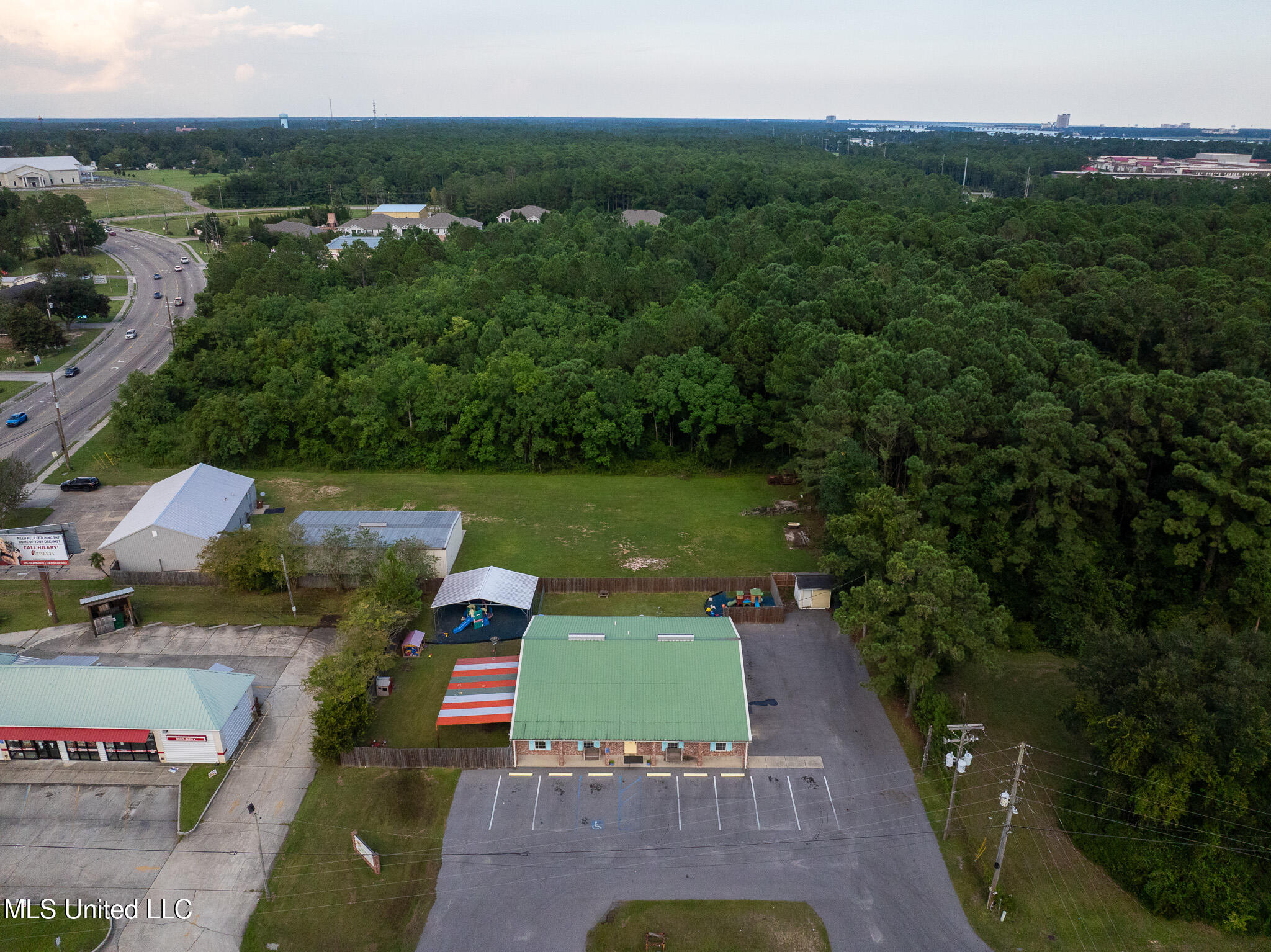 890 Vee Street Property Photo 5