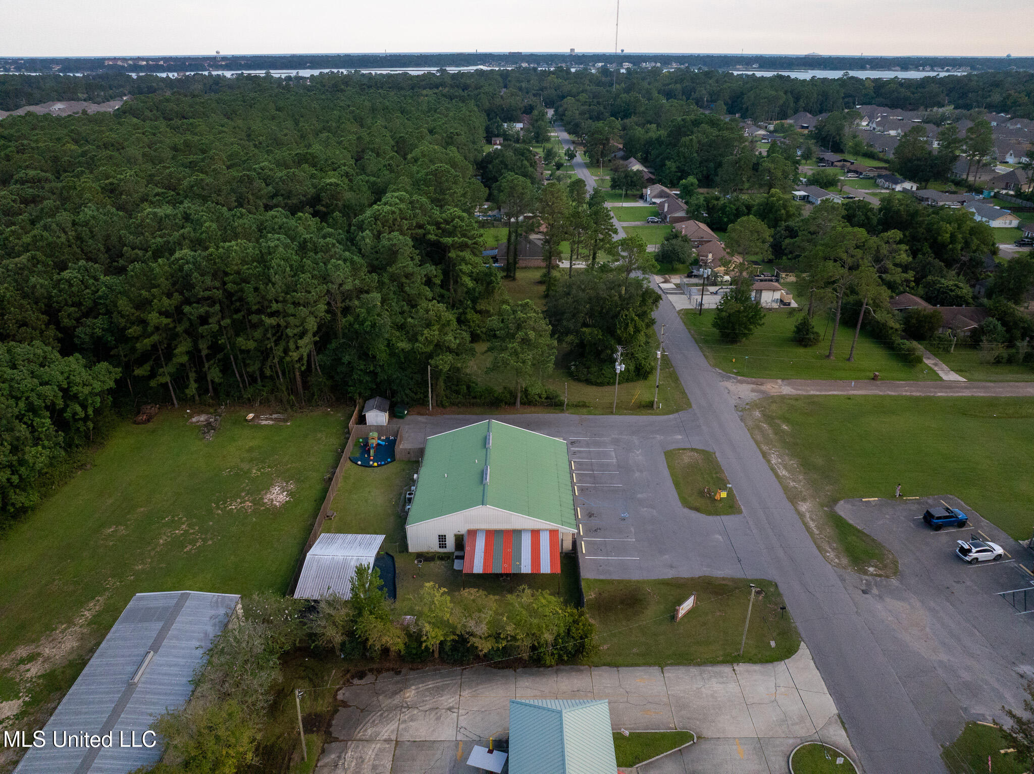 890 Vee Street Property Photo 6