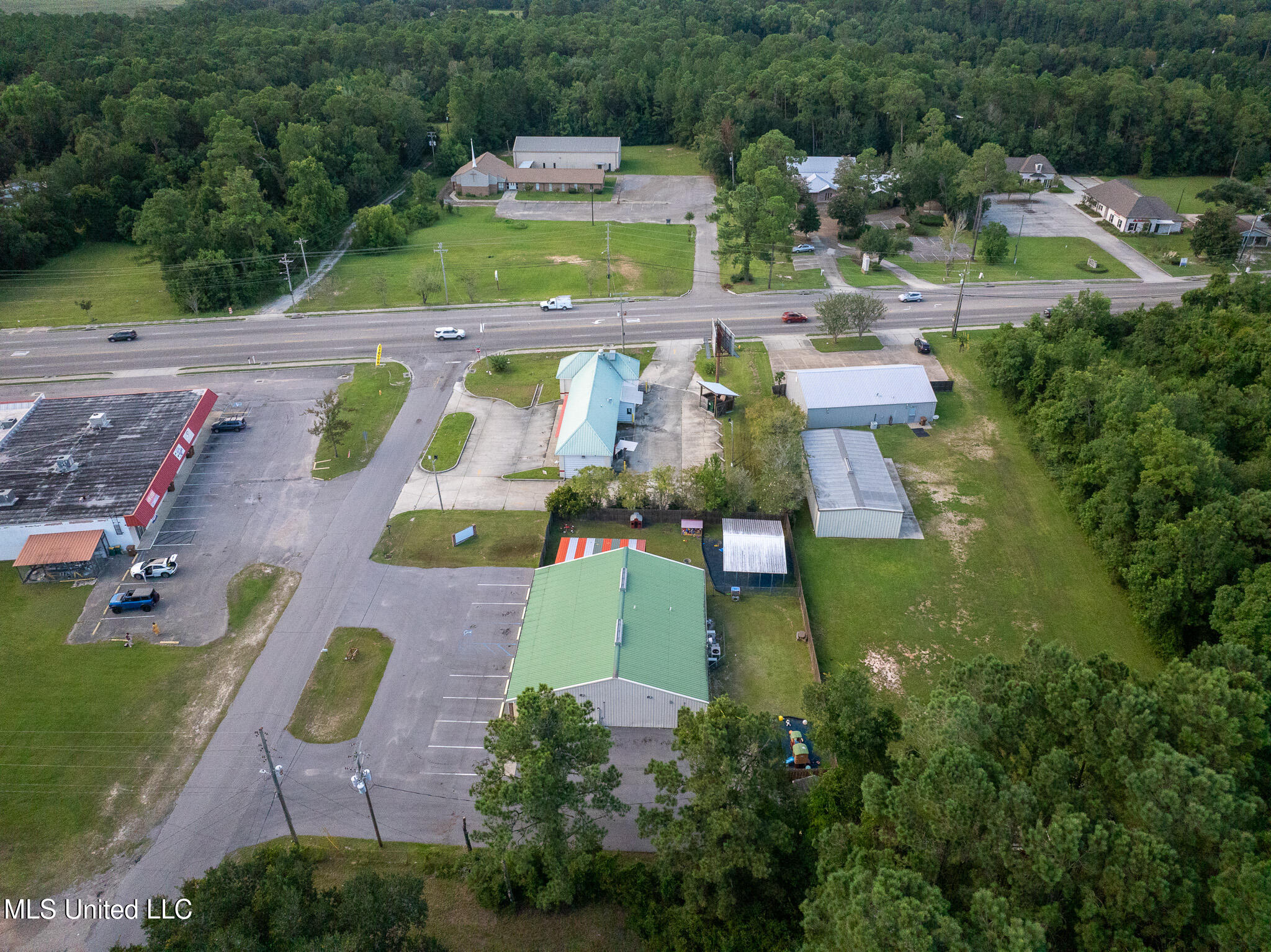 890 Vee Street Property Photo 8