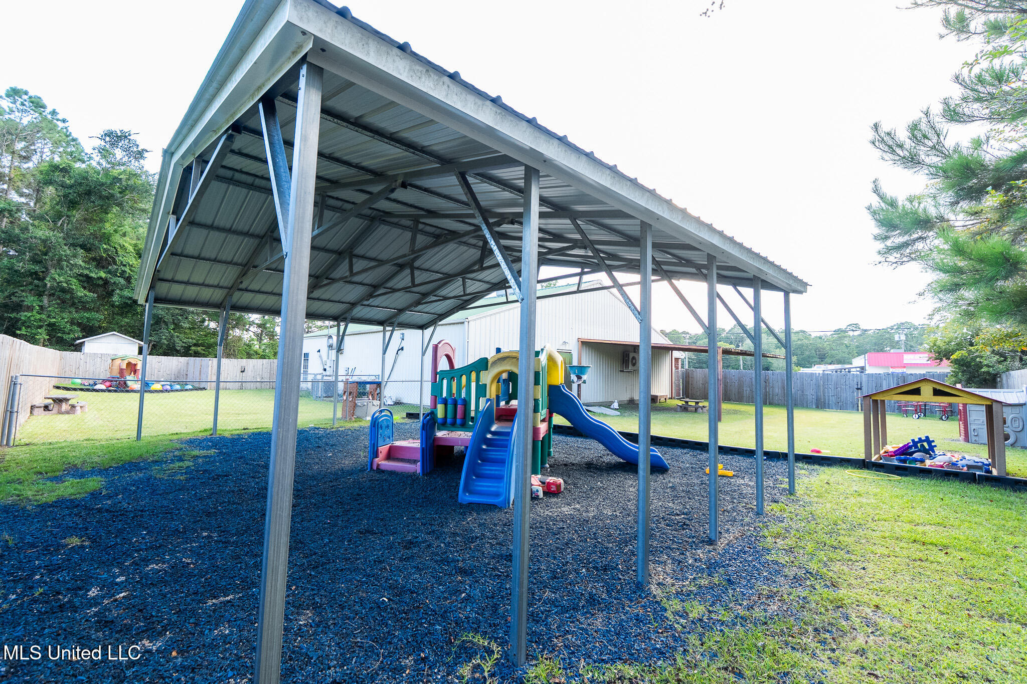 890 Vee Street Property Photo 11