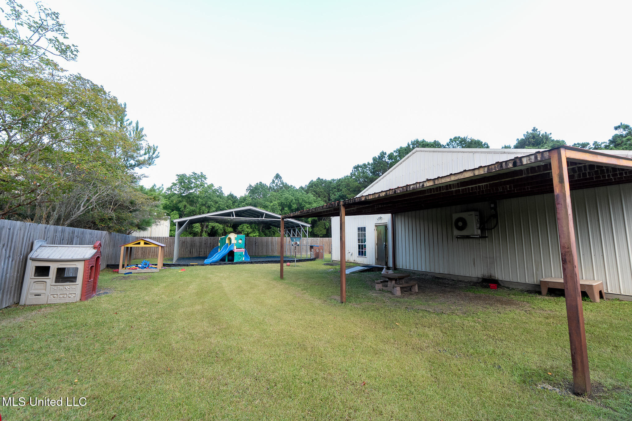 890 Vee Street Property Photo 12