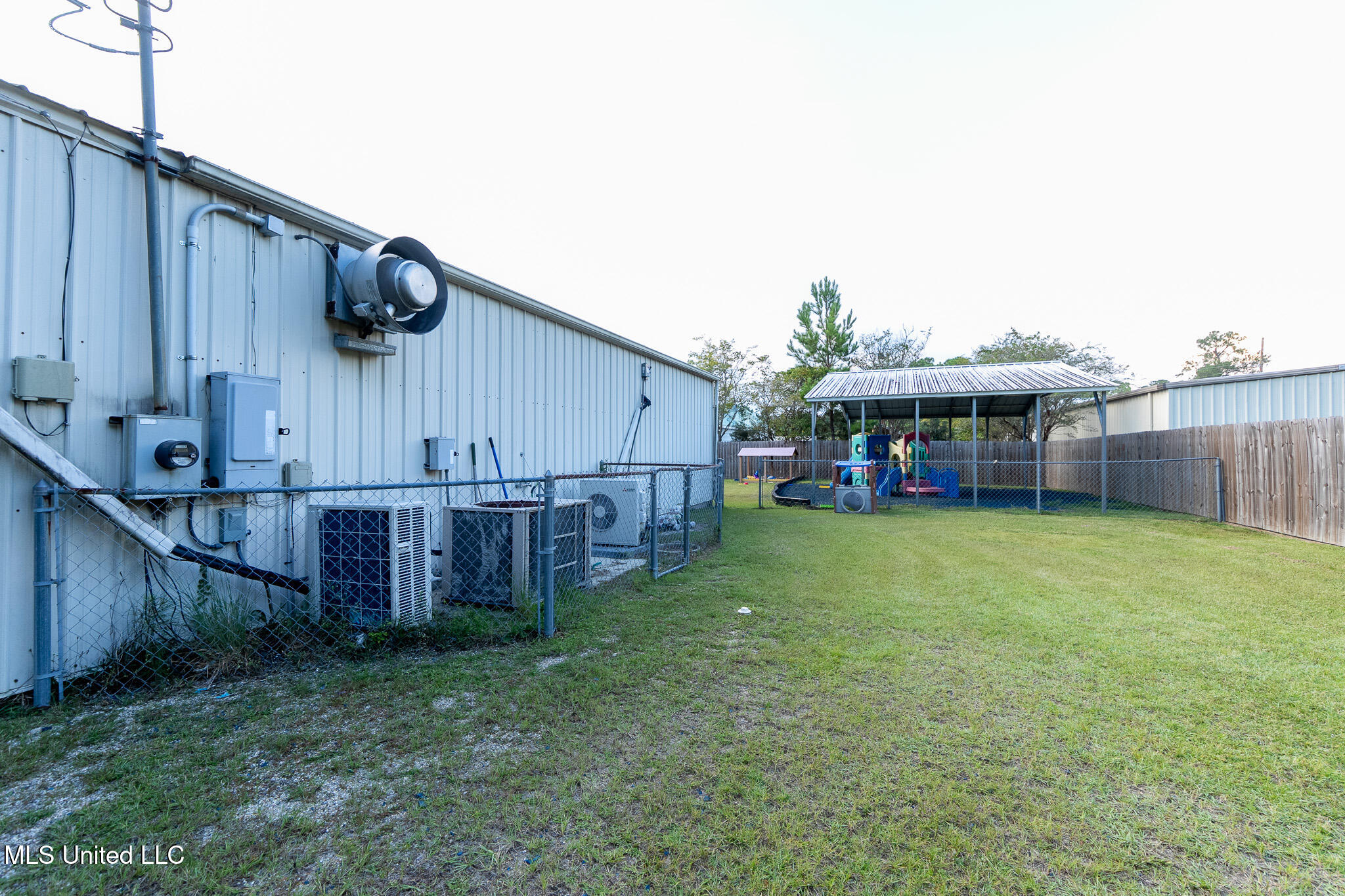 890 Vee Street Property Photo 14