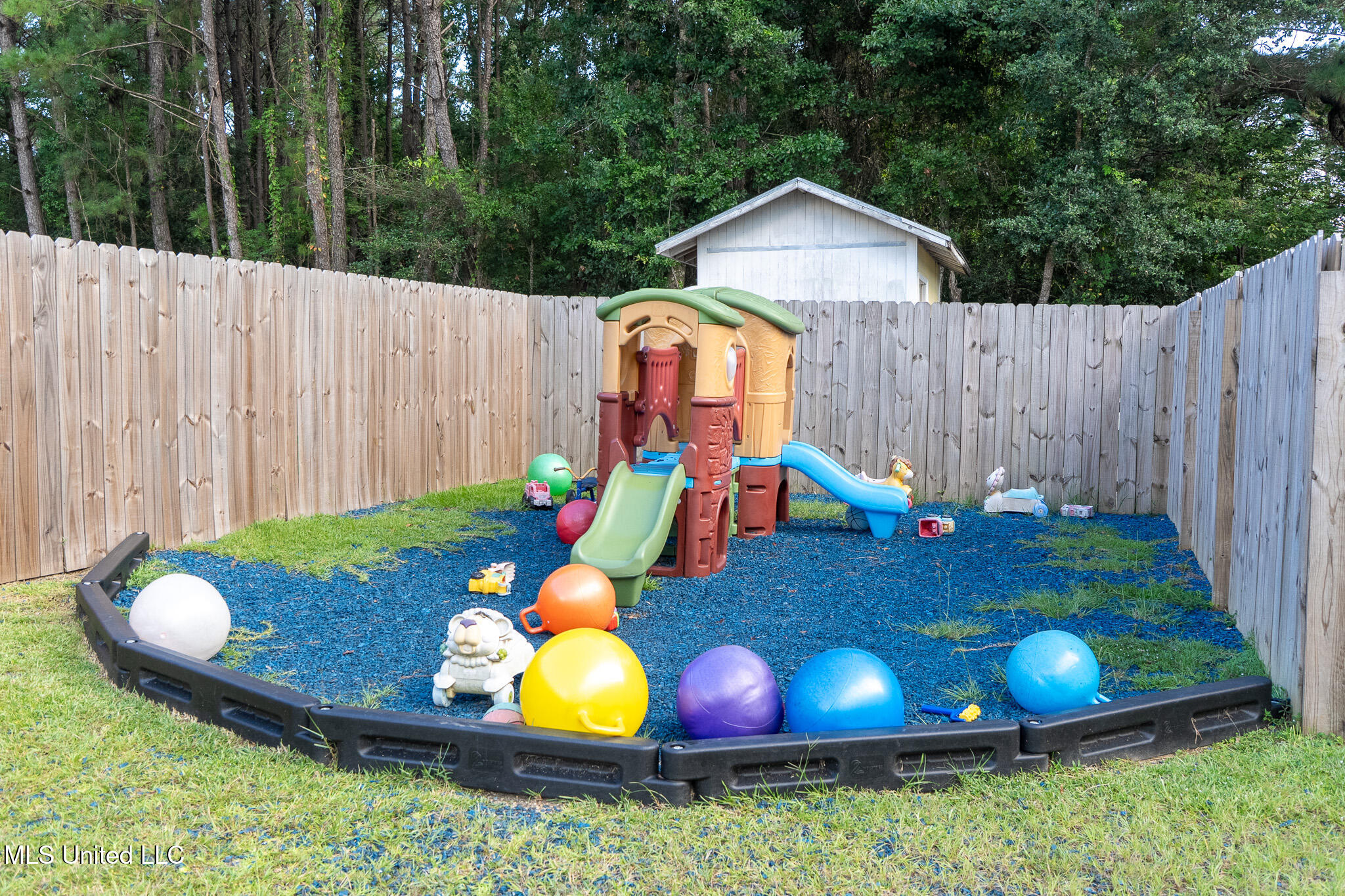 890 Vee Street Property Photo 15