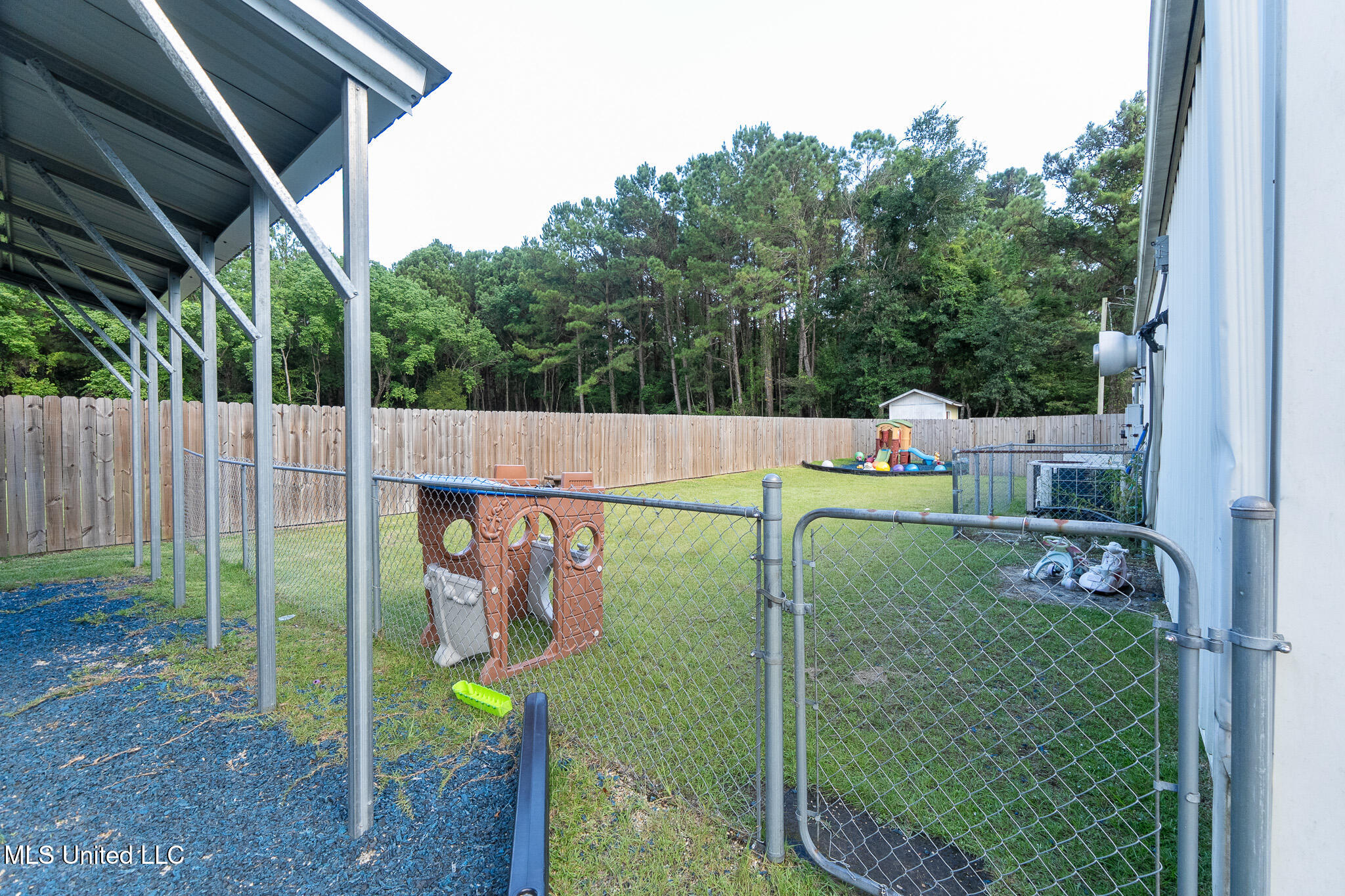 890 Vee Street Property Photo 16