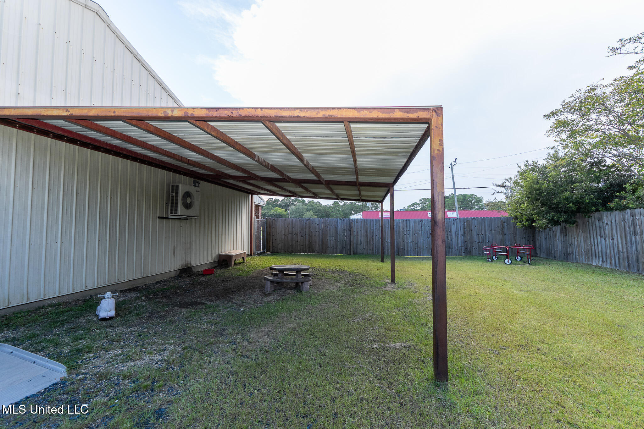 890 Vee Street Property Photo 17