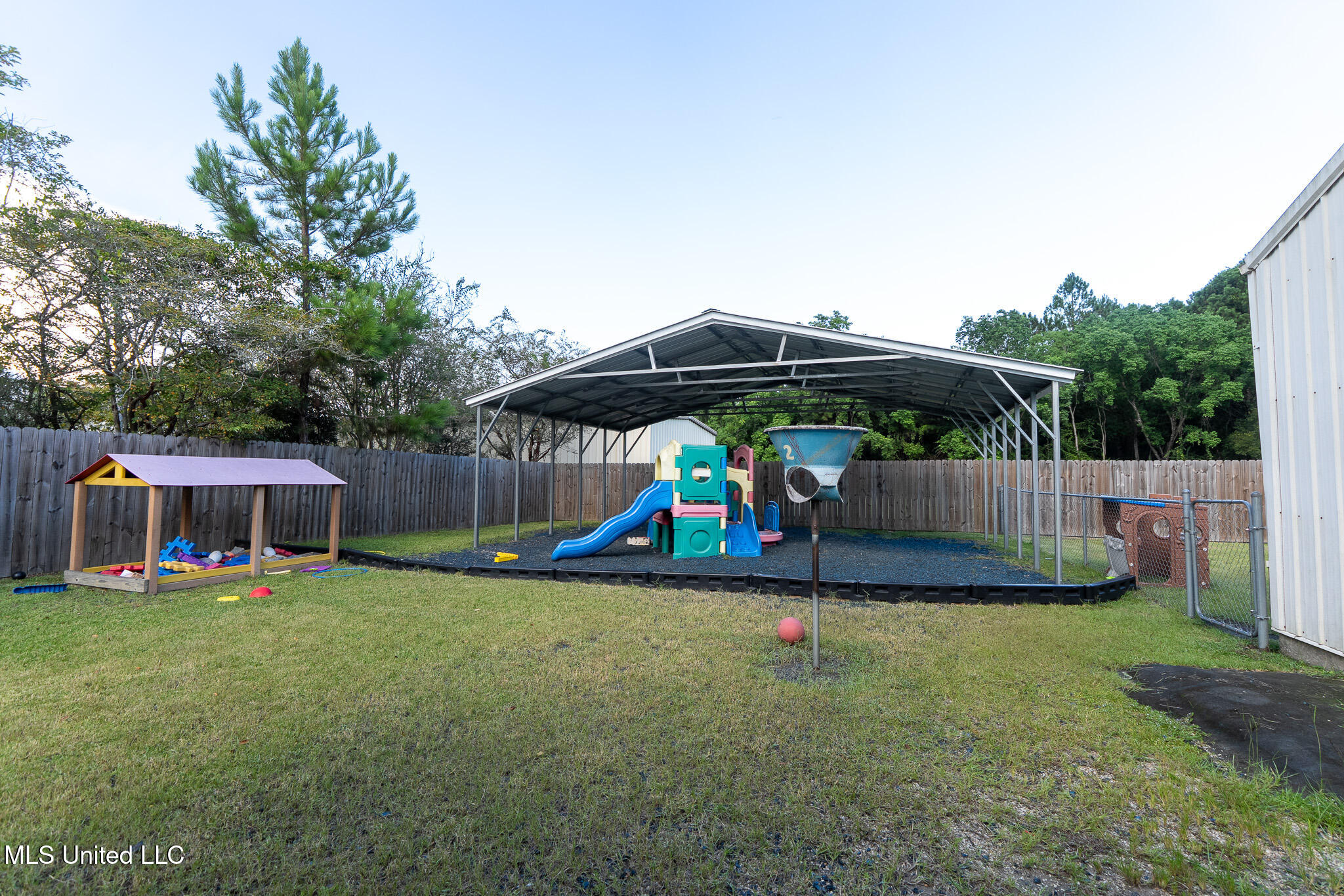 890 Vee Street Property Photo 18