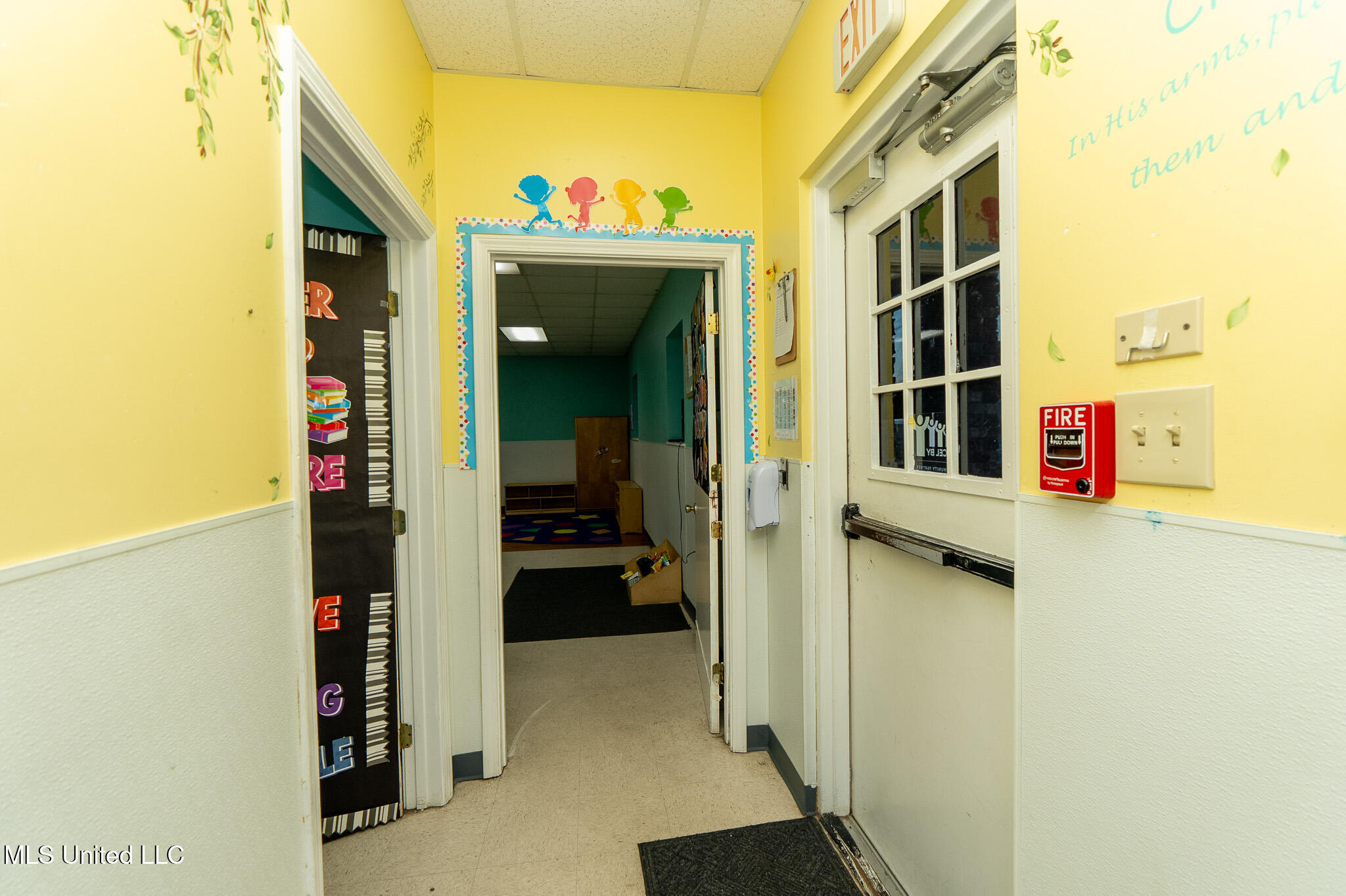 890 Vee Street Property Photo 23