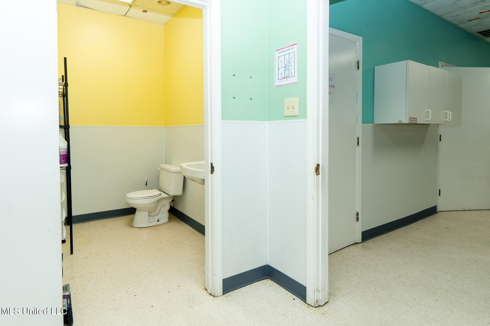 890 Vee Street Property Photo 24