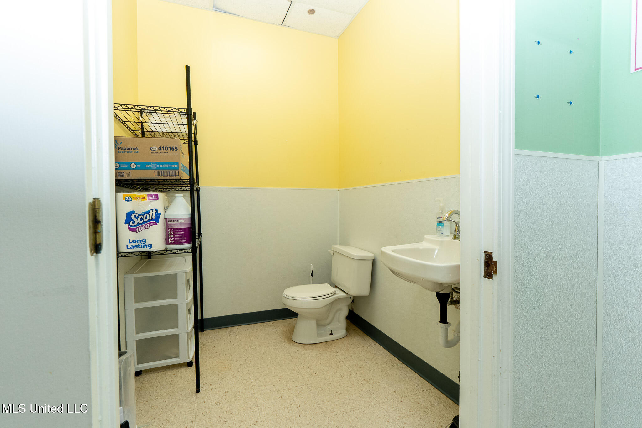 890 Vee Street Property Photo 25