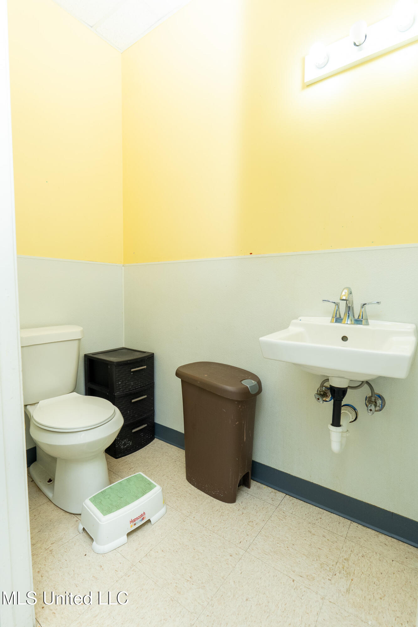 890 Vee Street Property Photo 27