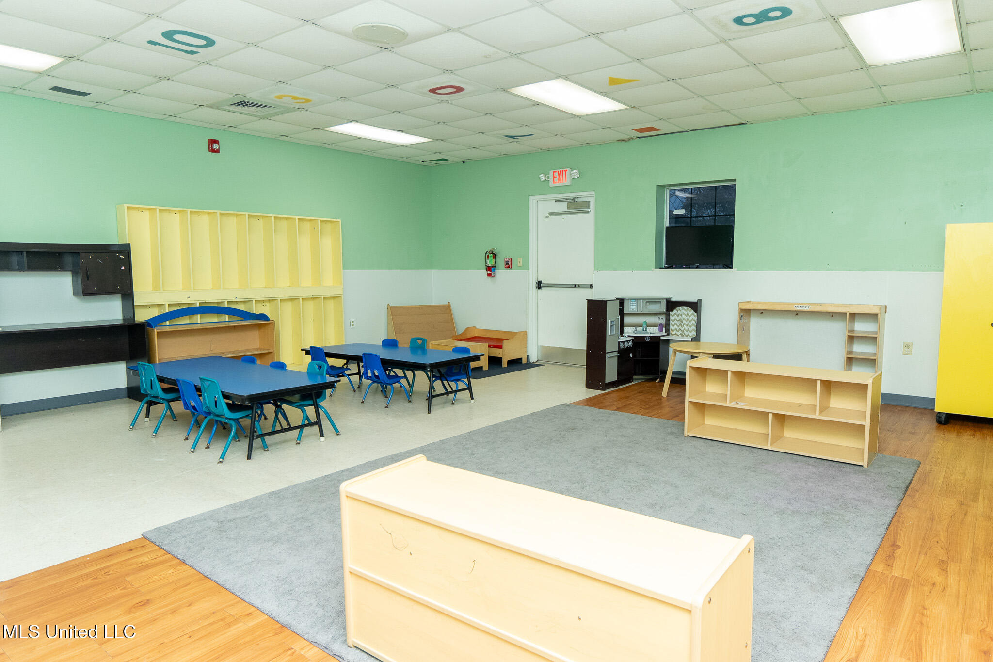 890 Vee Street Property Photo 31