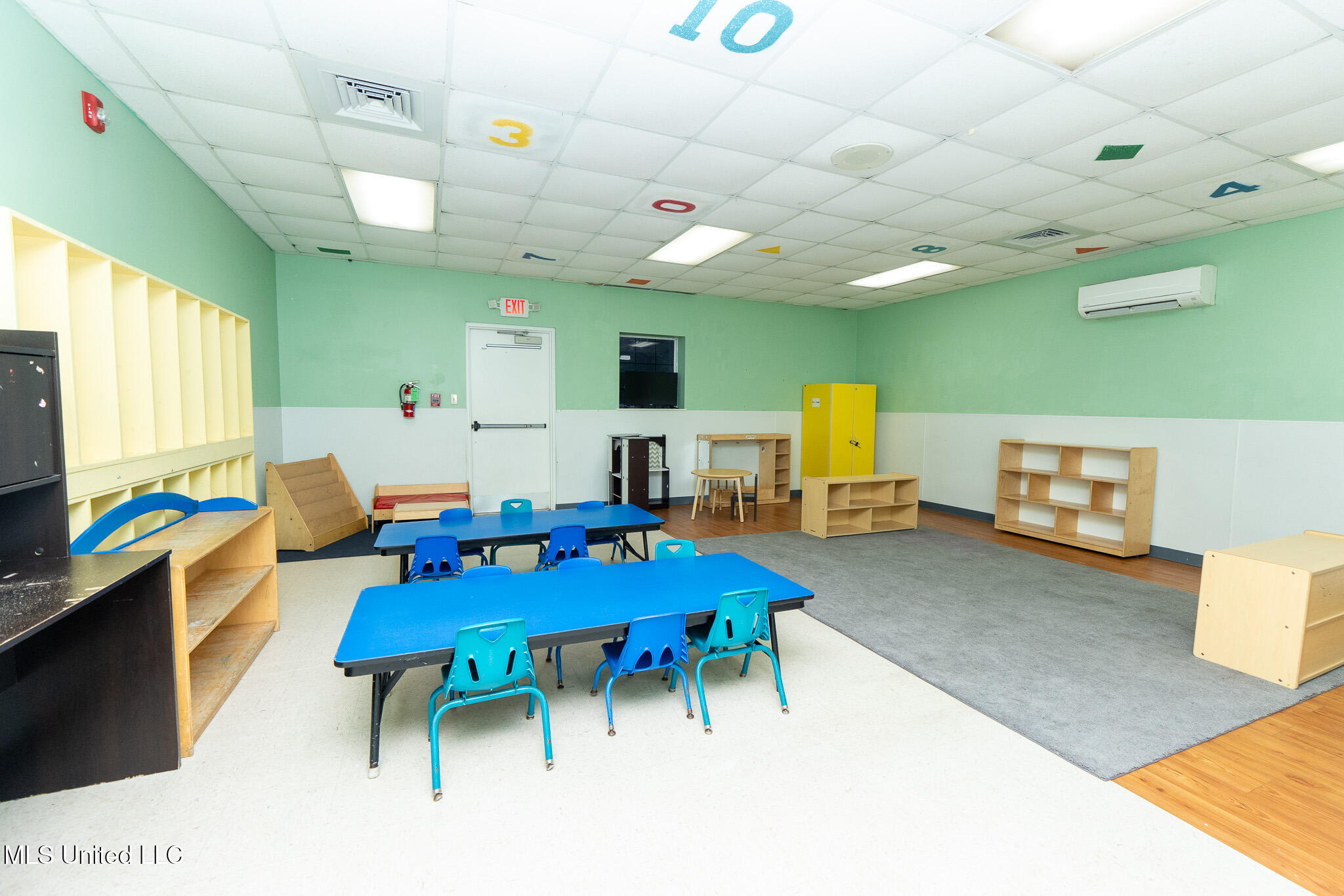 890 Vee Street Property Photo 32