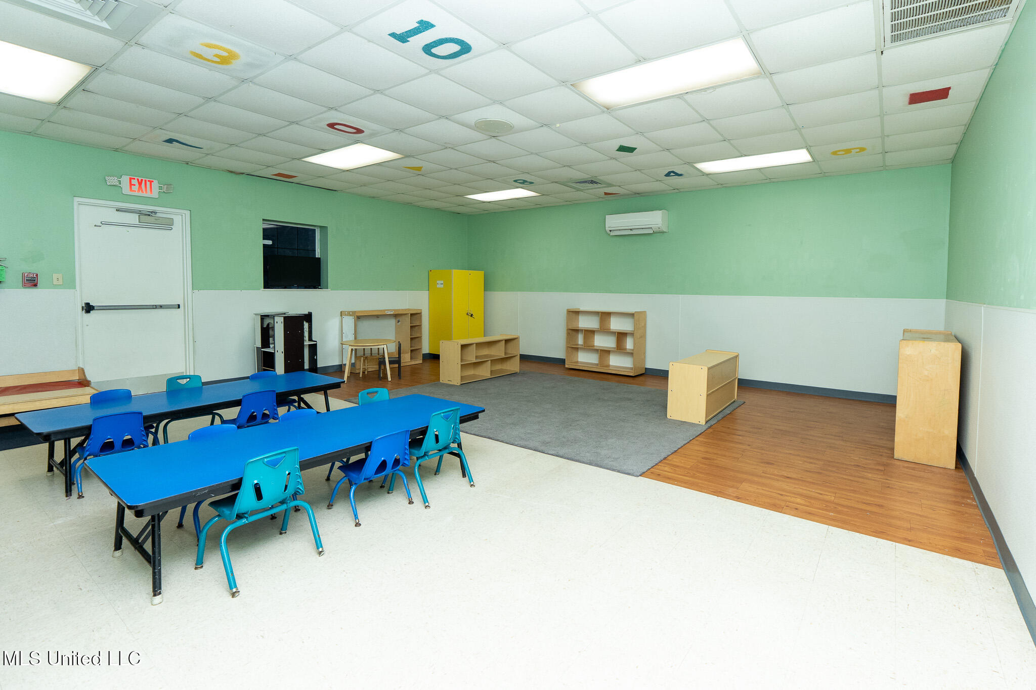 890 Vee Street Property Photo 33