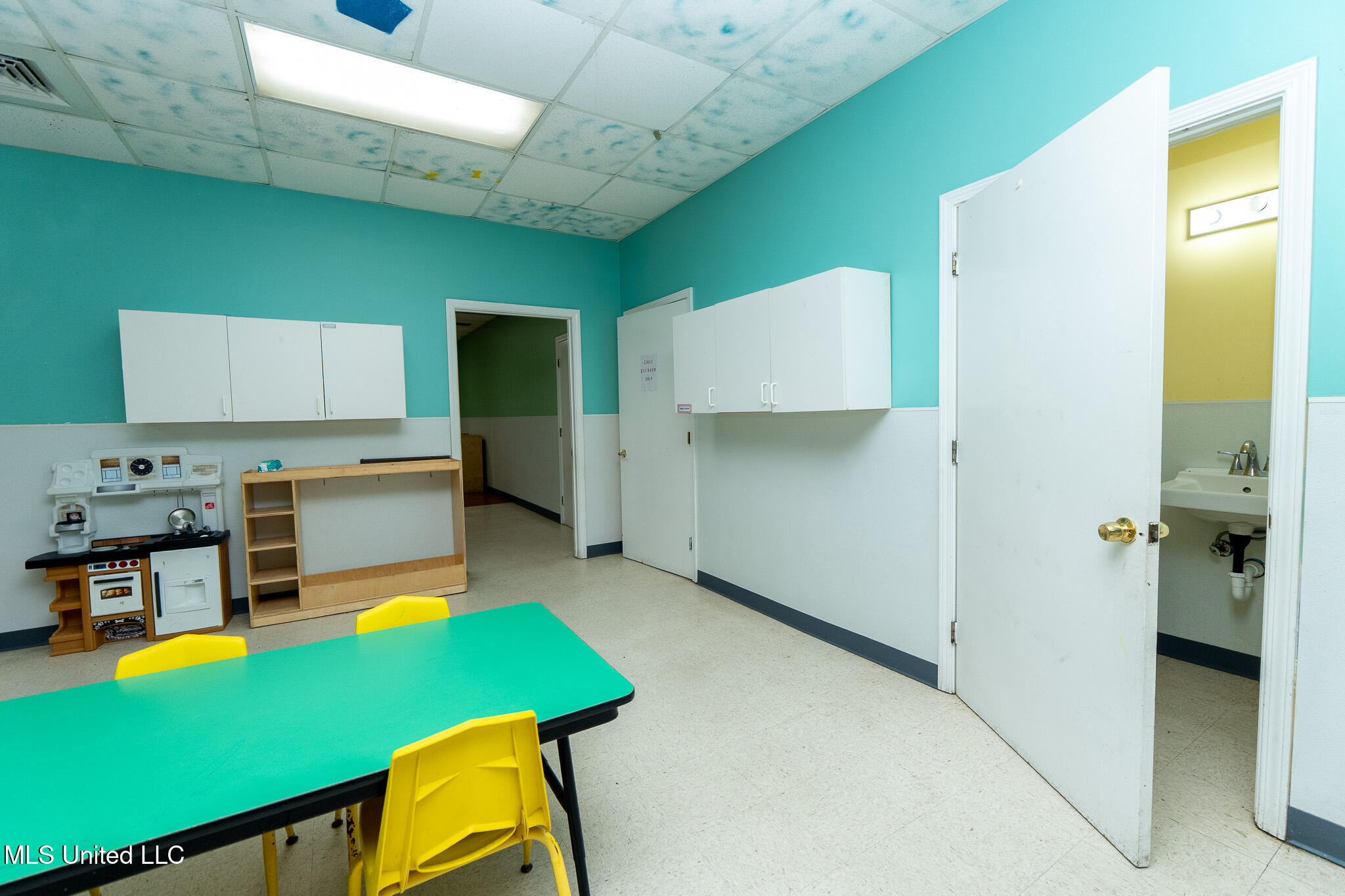 890 Vee Street Property Photo 34