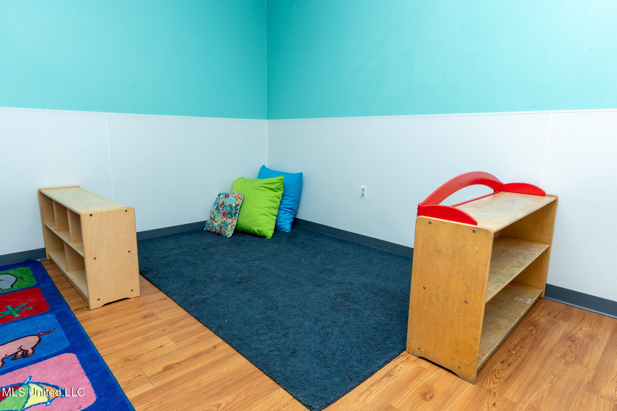 890 Vee Street Property Photo 35