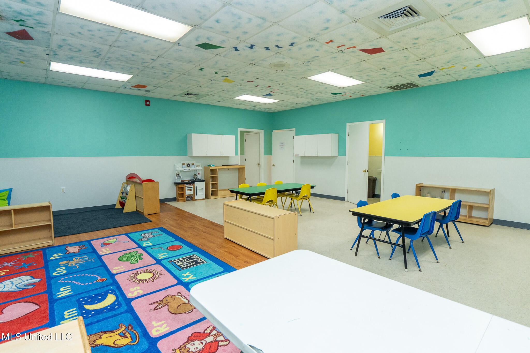 890 Vee Street Property Photo 37