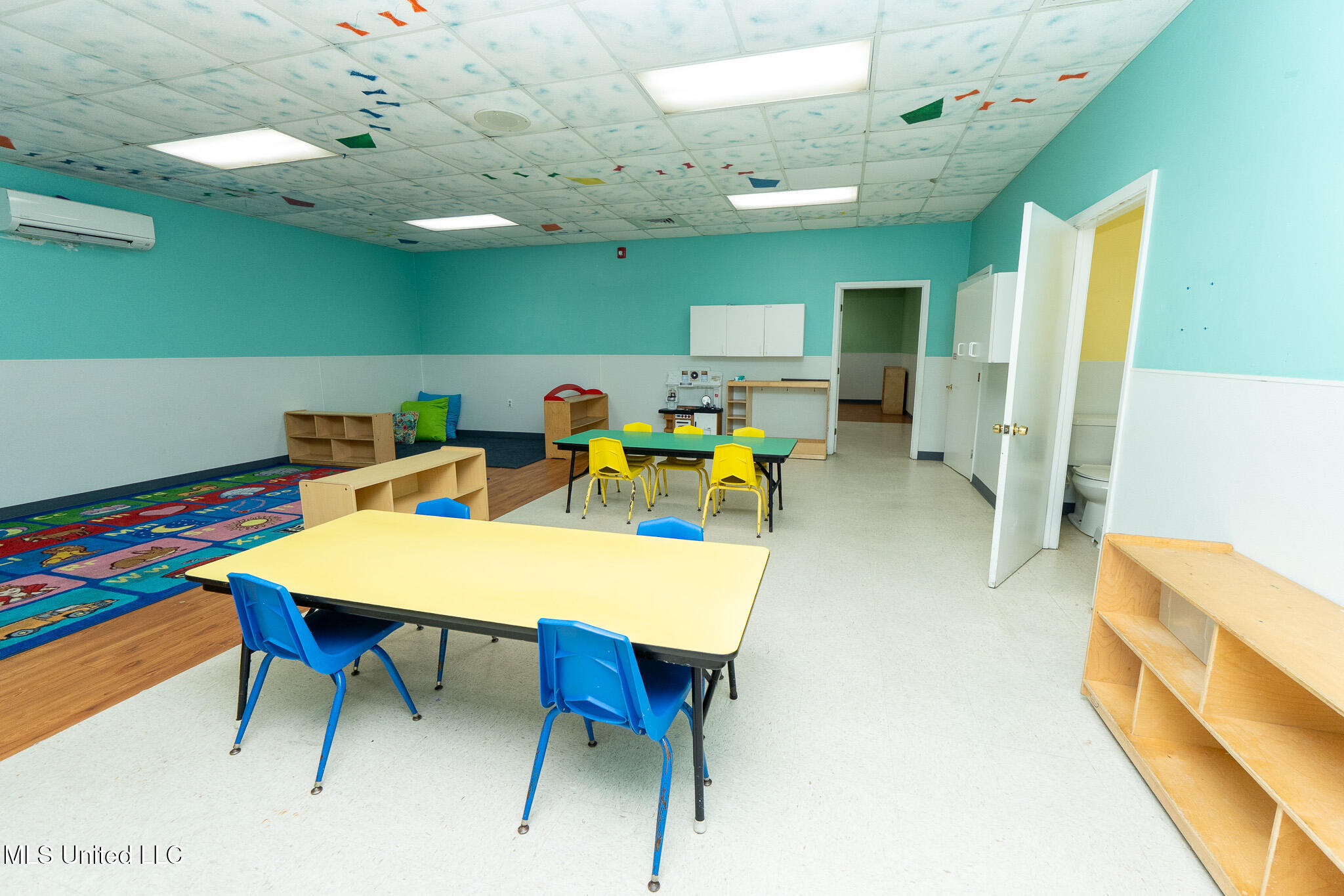 890 Vee Street Property Photo 39