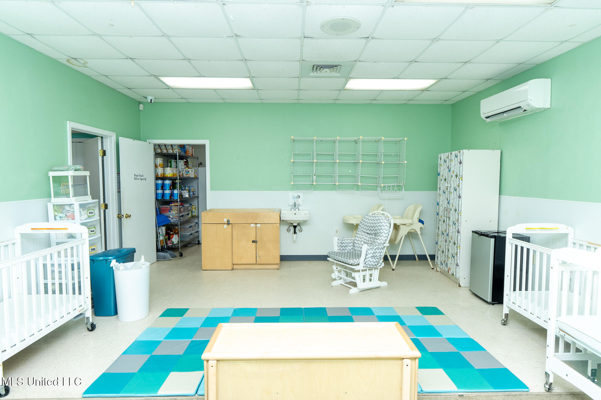 890 Vee Street Property Photo 43