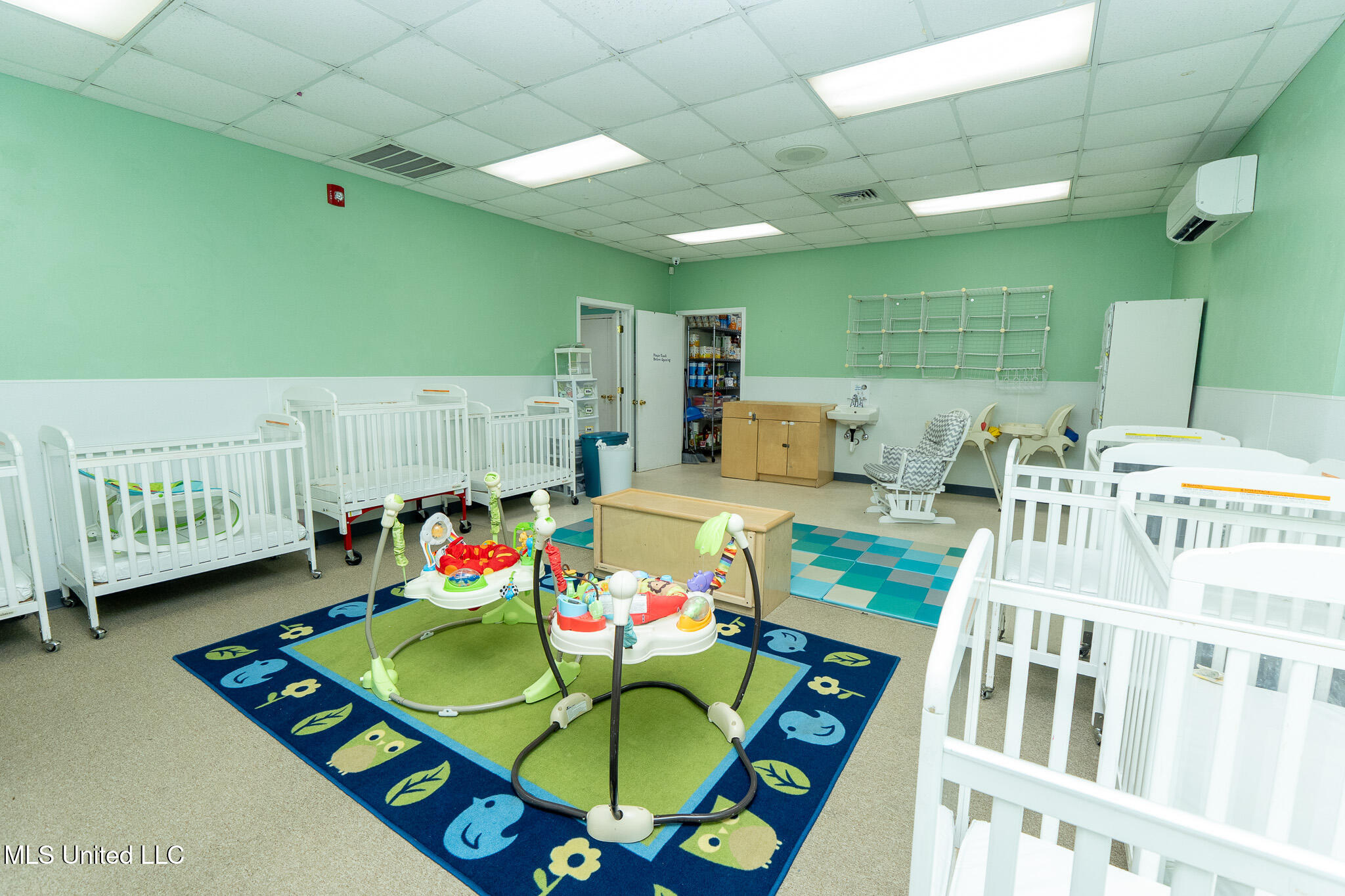 890 Vee Street Property Photo 44