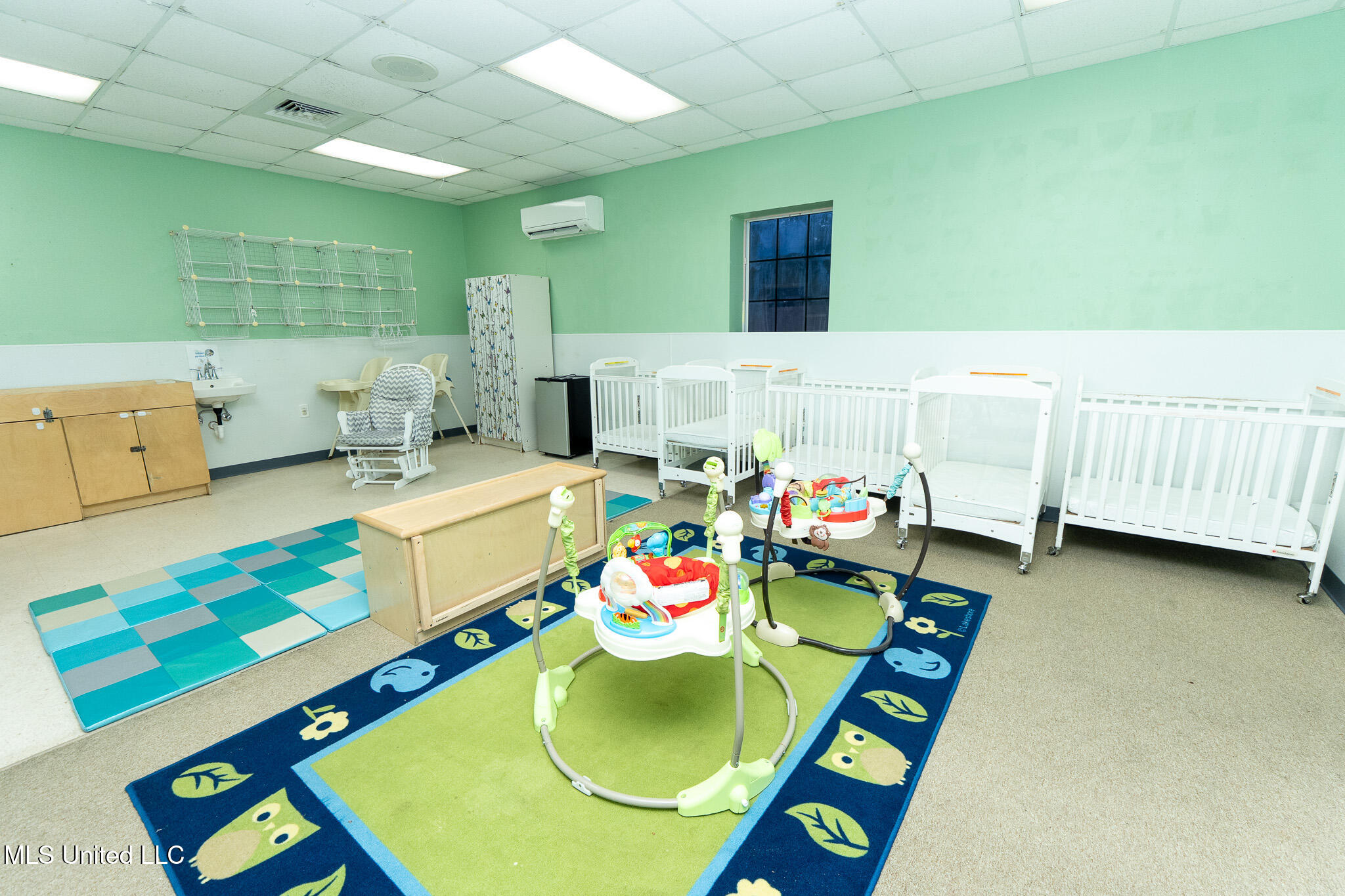 890 Vee Street Property Photo 45