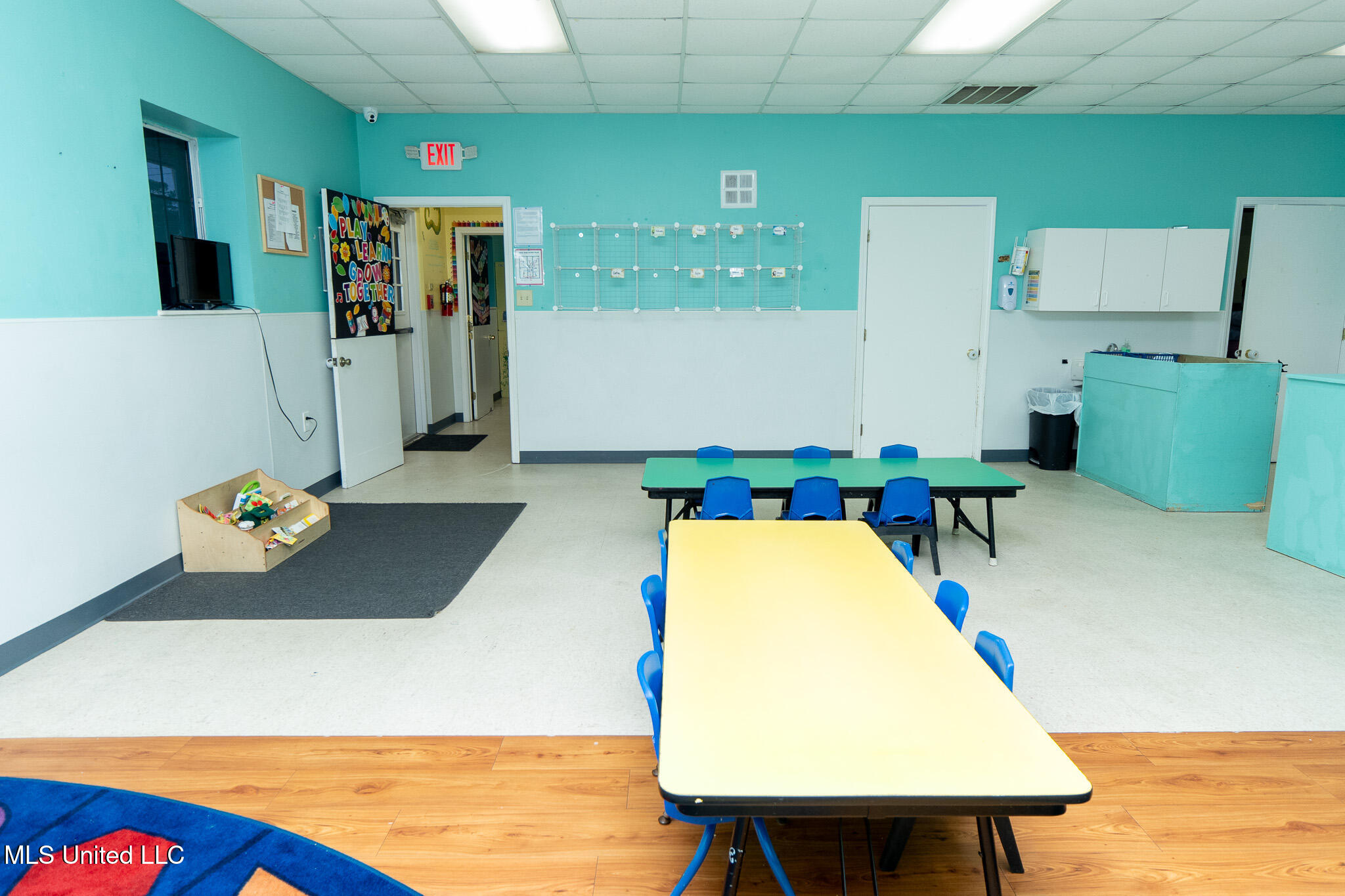 890 Vee Street Property Photo 50