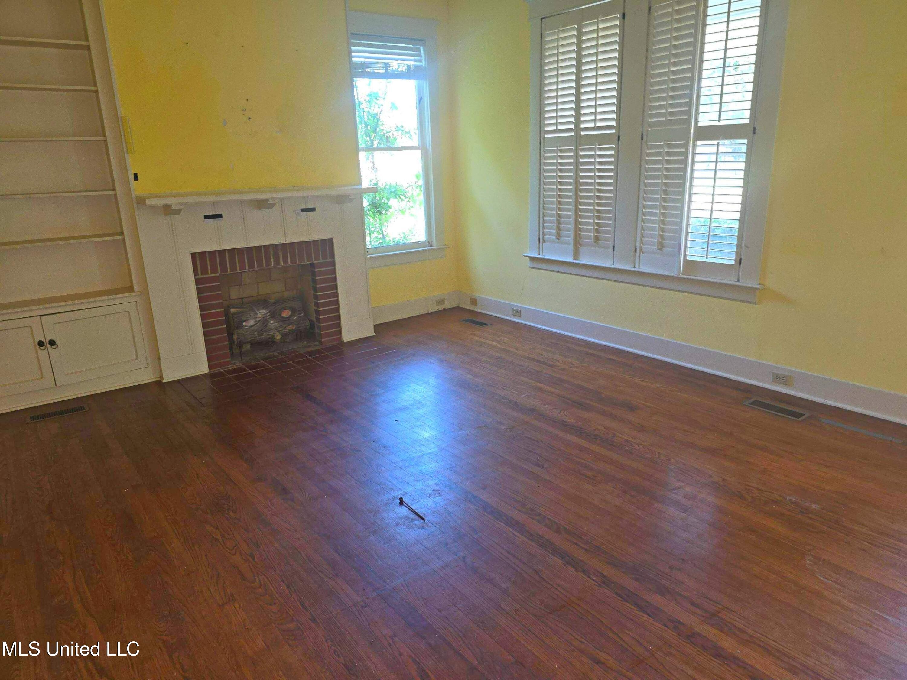 155 W 2nd Street Property Photo 5