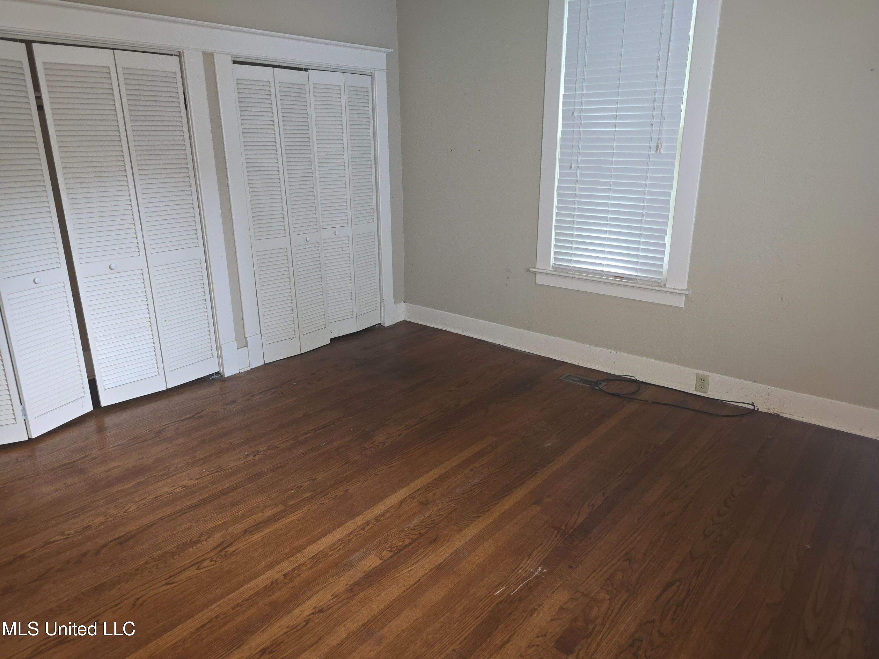 155 W 2nd Street Property Photo 8