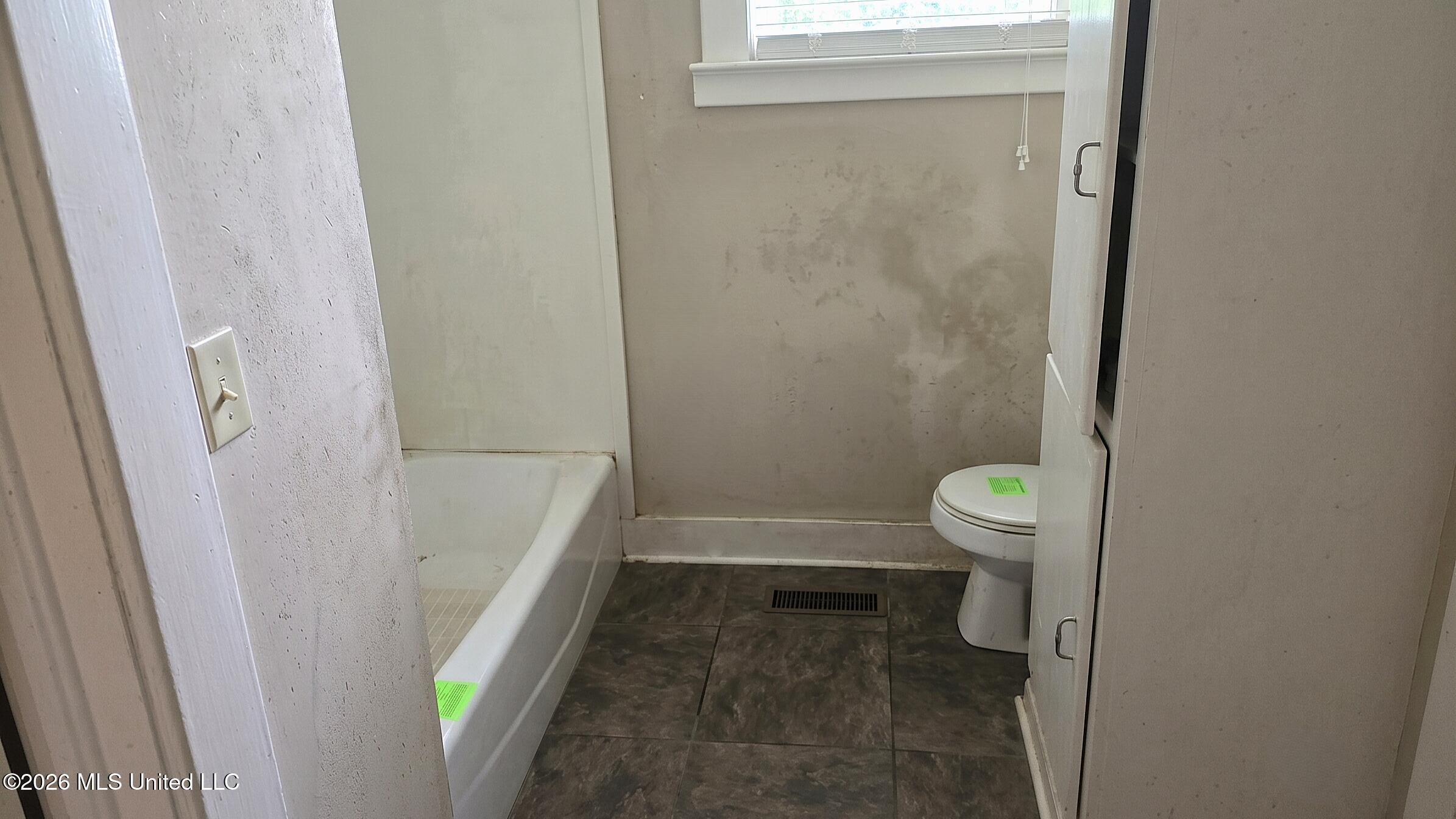 155 W 2nd Street Property Photo 11