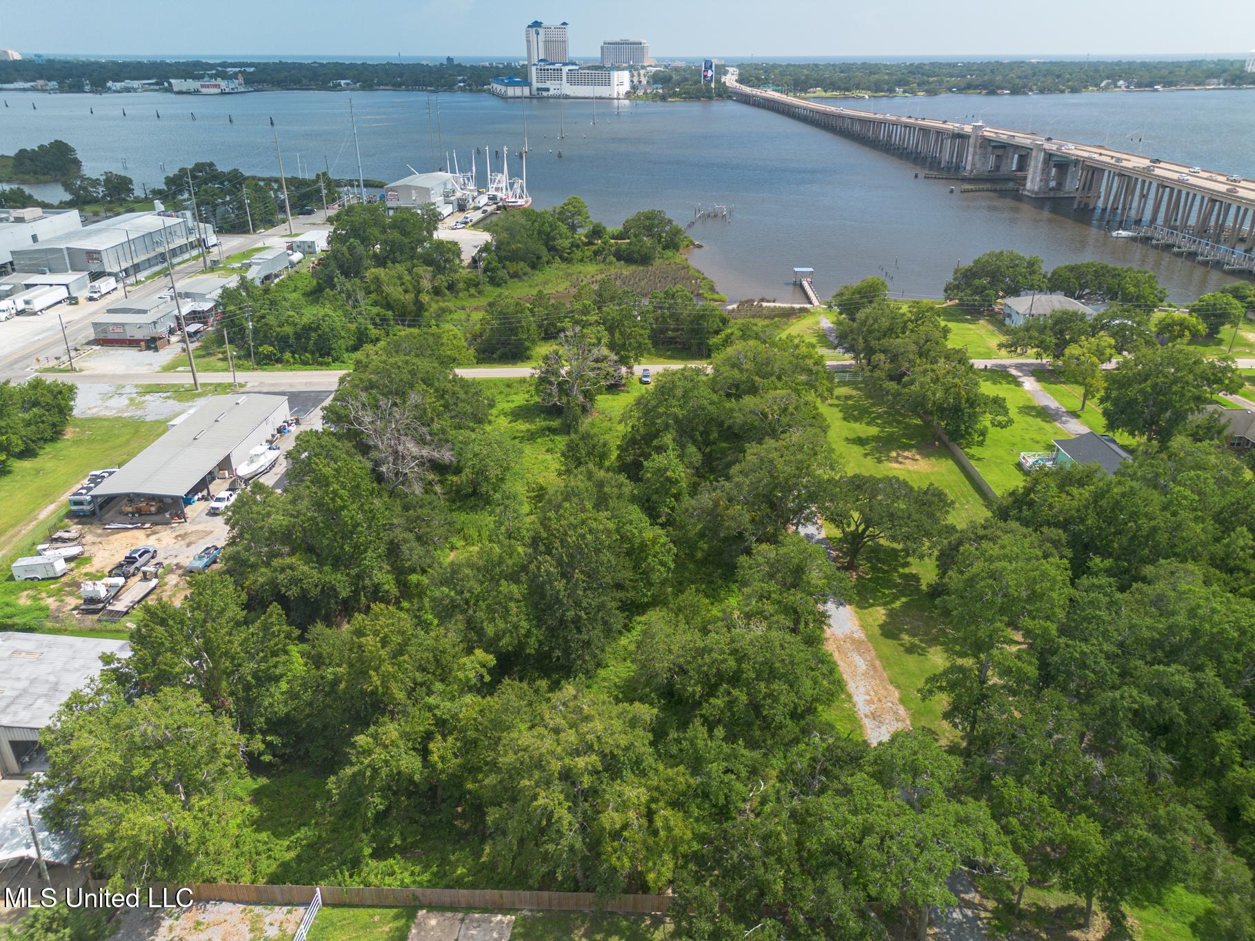 117 Bay Shore Drive Property Photo 2