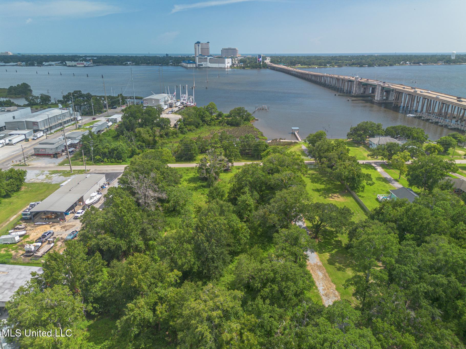 117 Bay Shore Drive Property Photo 3